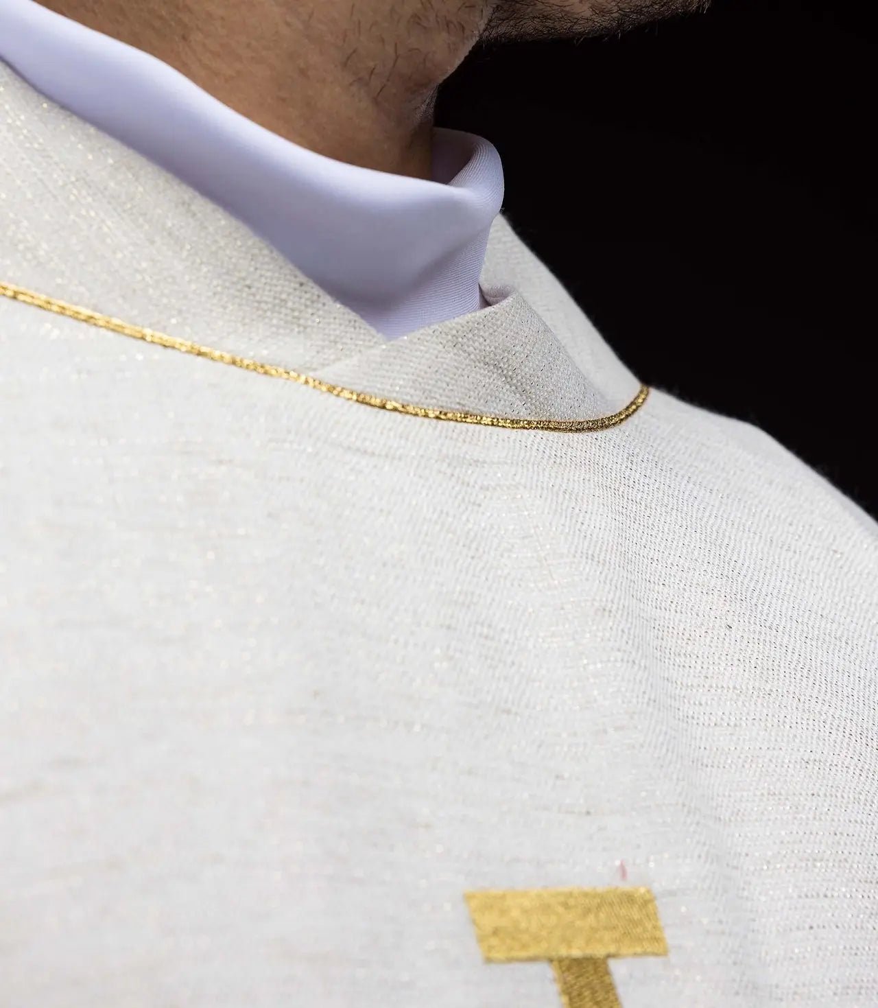 Casulla bordada con la Cruz de Jerusalén color crudo