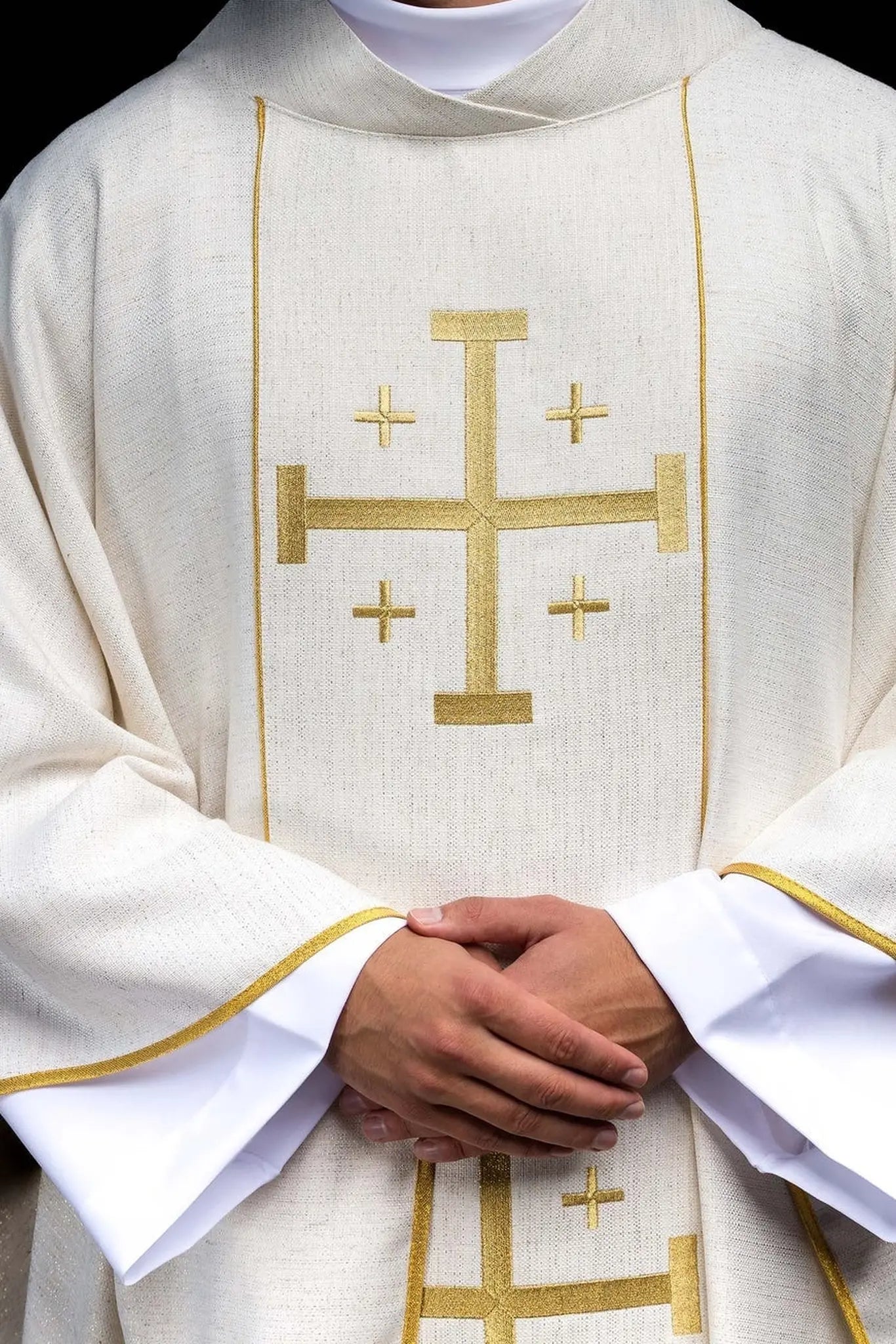 Casulla bordada con Cruz de Jerusalén ecru