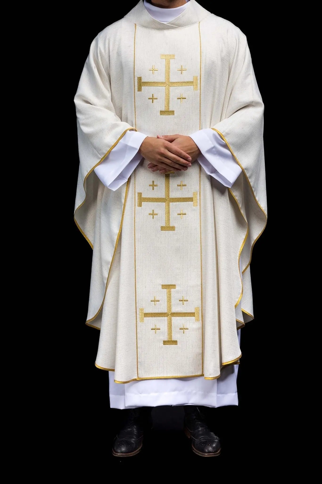 Casulla bordada con Cruz de Jerusalén ecru