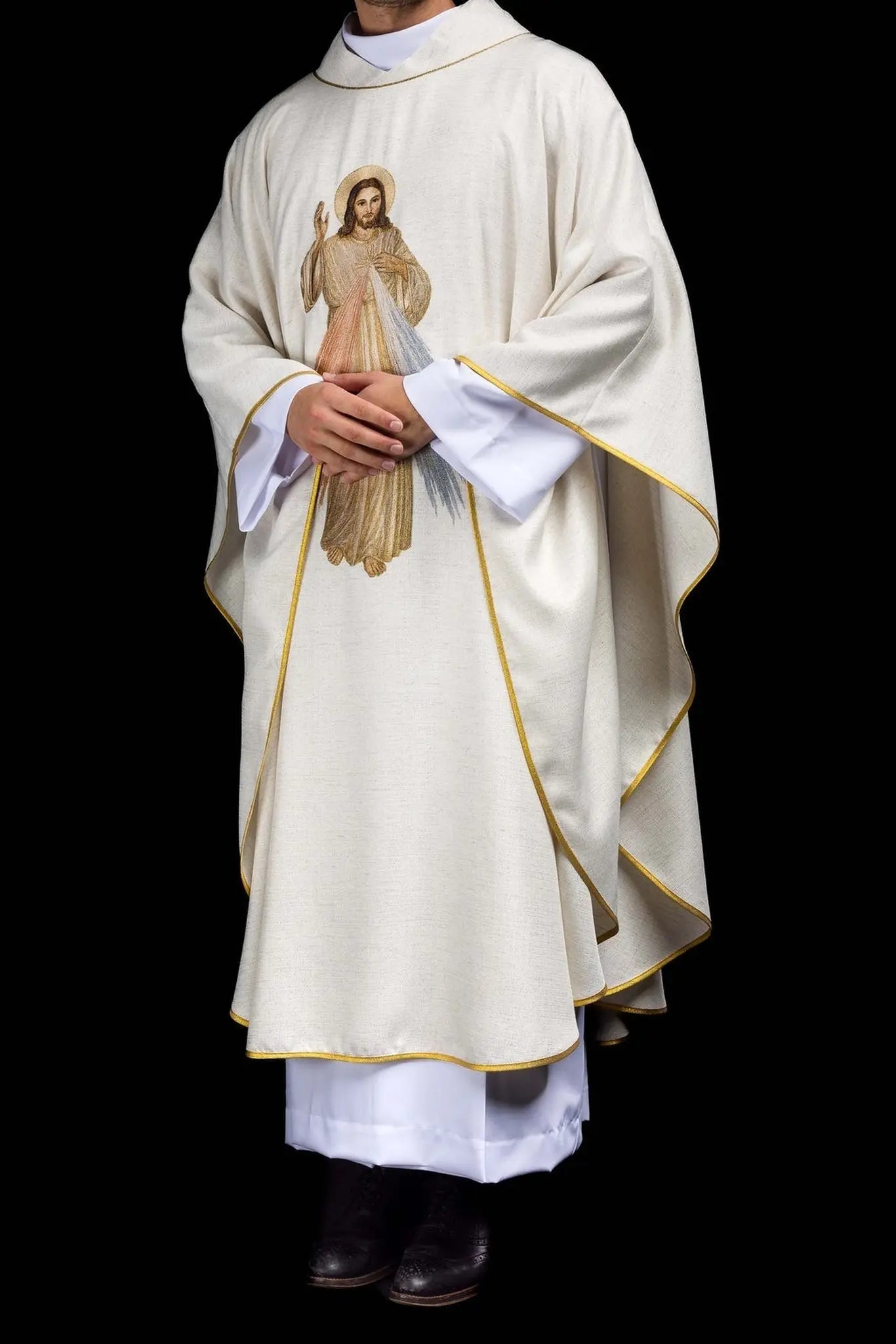 Embroidered chasuble with the image of the Merciful Jesus ecru