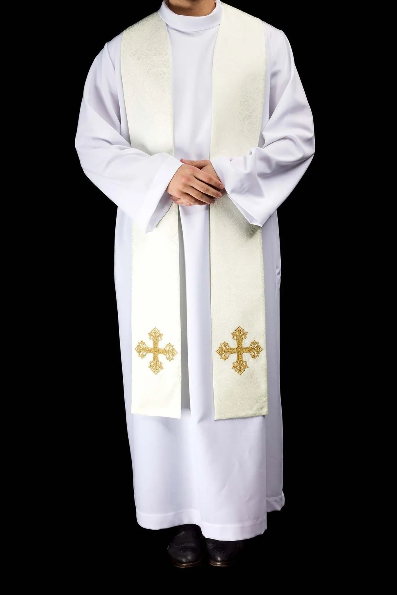 Estola de Jacquard color crudo con bordado de cruz dorada