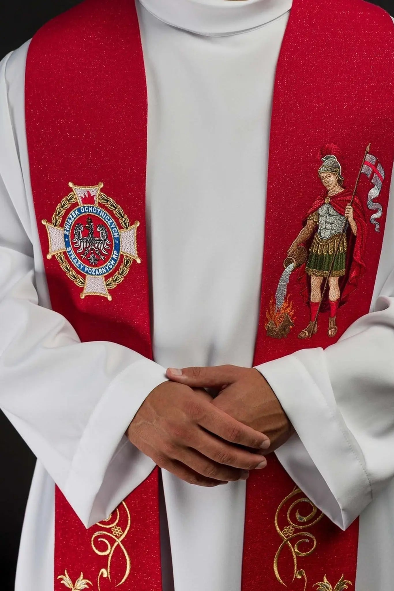 Estola ricamente bordada con la imagen de San Florián