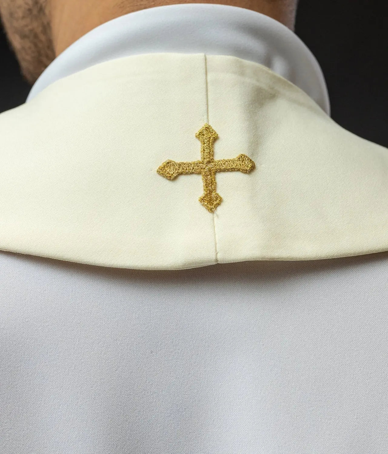 Estola sacerdotal bordada con cruz y uvas ecru