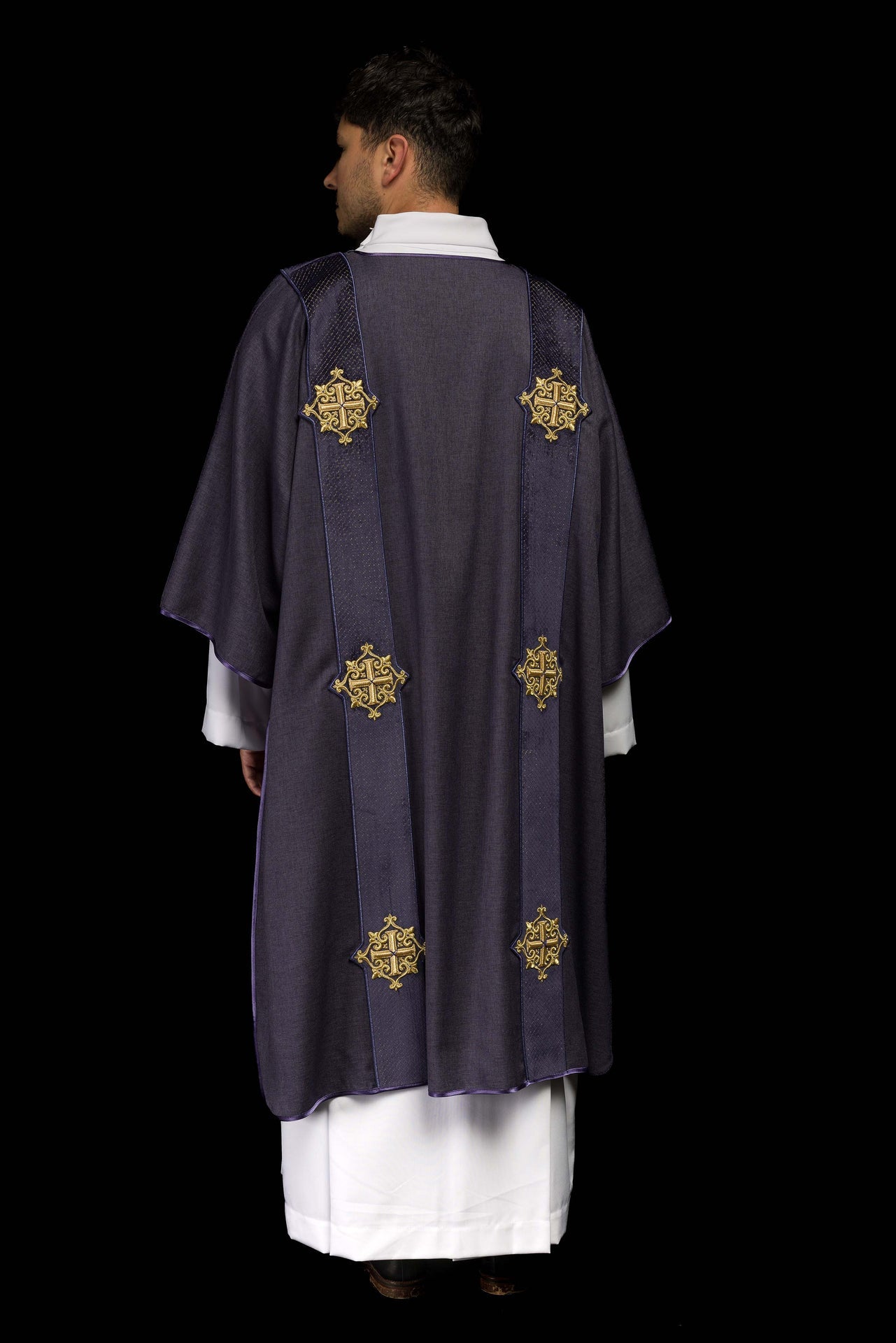 Dalmatyka z pasami na aksamicie z symbolami Krzyża Fioletowa - ORNATY.PL