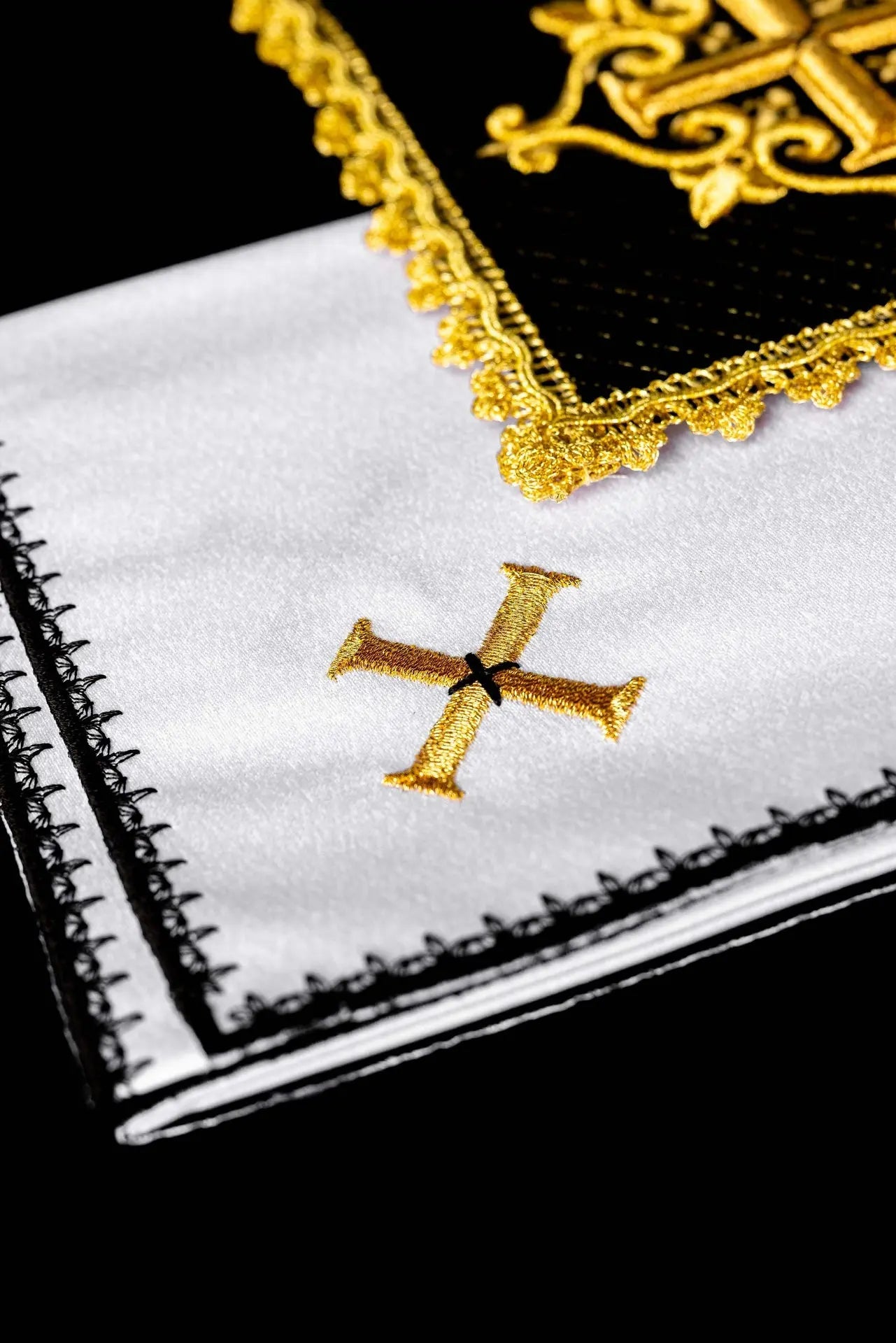 Chalice linens set with an embroidered cross black velvet