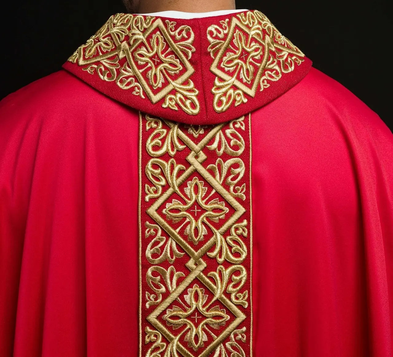 Chasuble richly embroidered floral motif with crosses Red