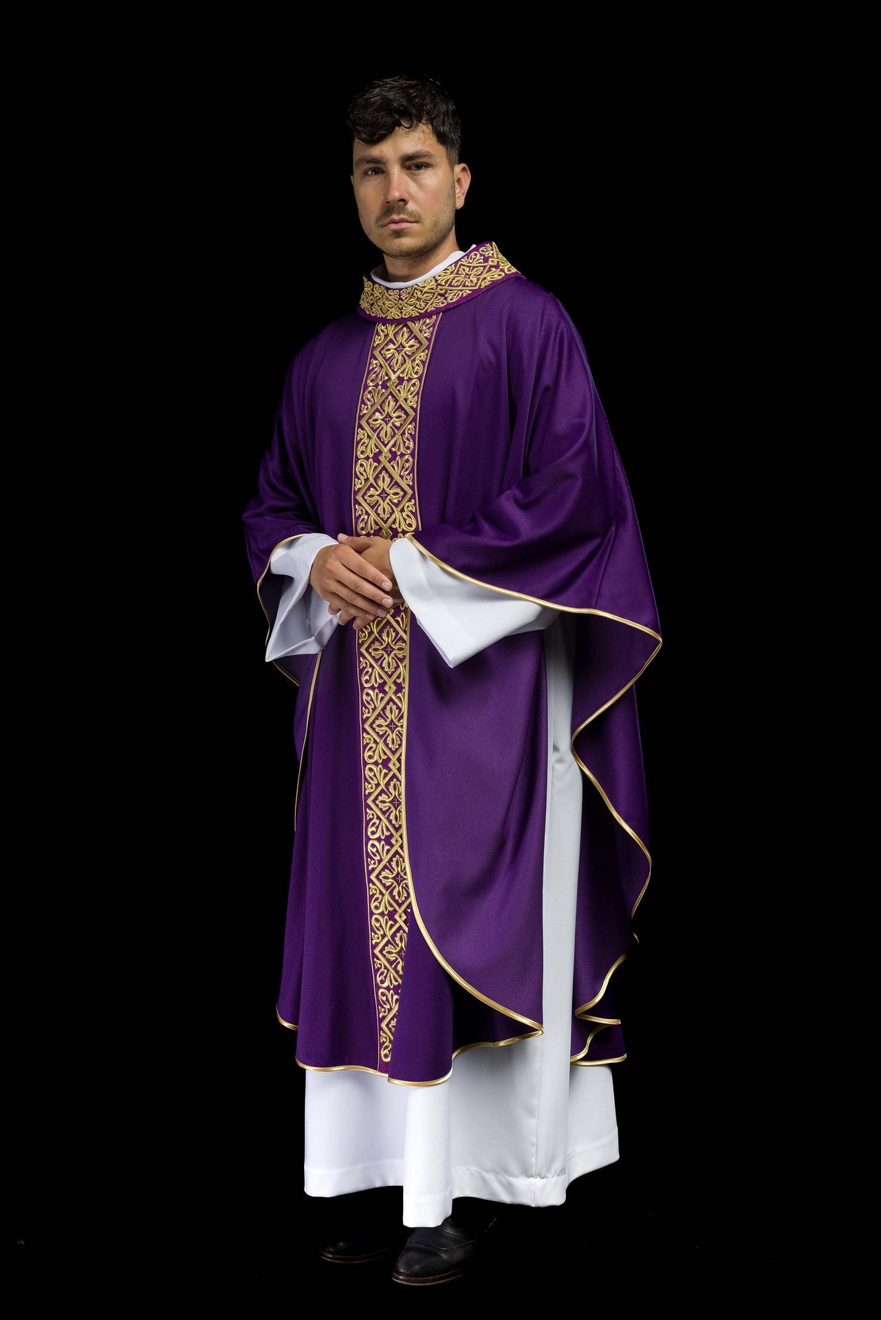 Ornat bogato haftowany motyw florystyczny z krzyżami Fioletowy - ORNATY.PL