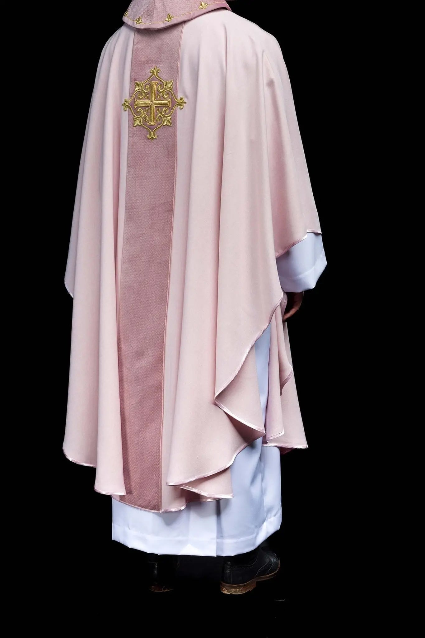 Chasuble embroidered on velvet with the symbol Cross Pink