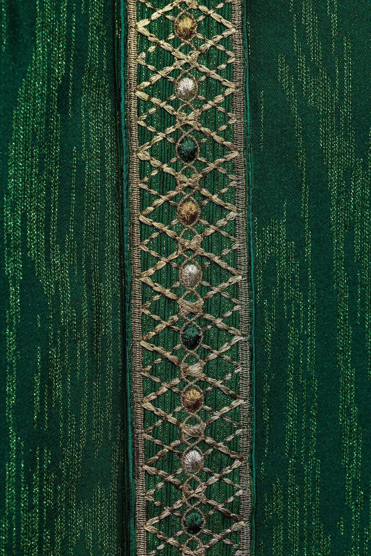 Casulla verde con cinturón y cuello bordados