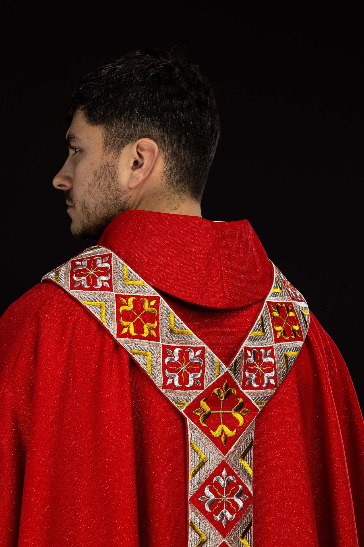 Haftowany pas na ornat w zestawie z ornatem czerwony - ORNATY.PL