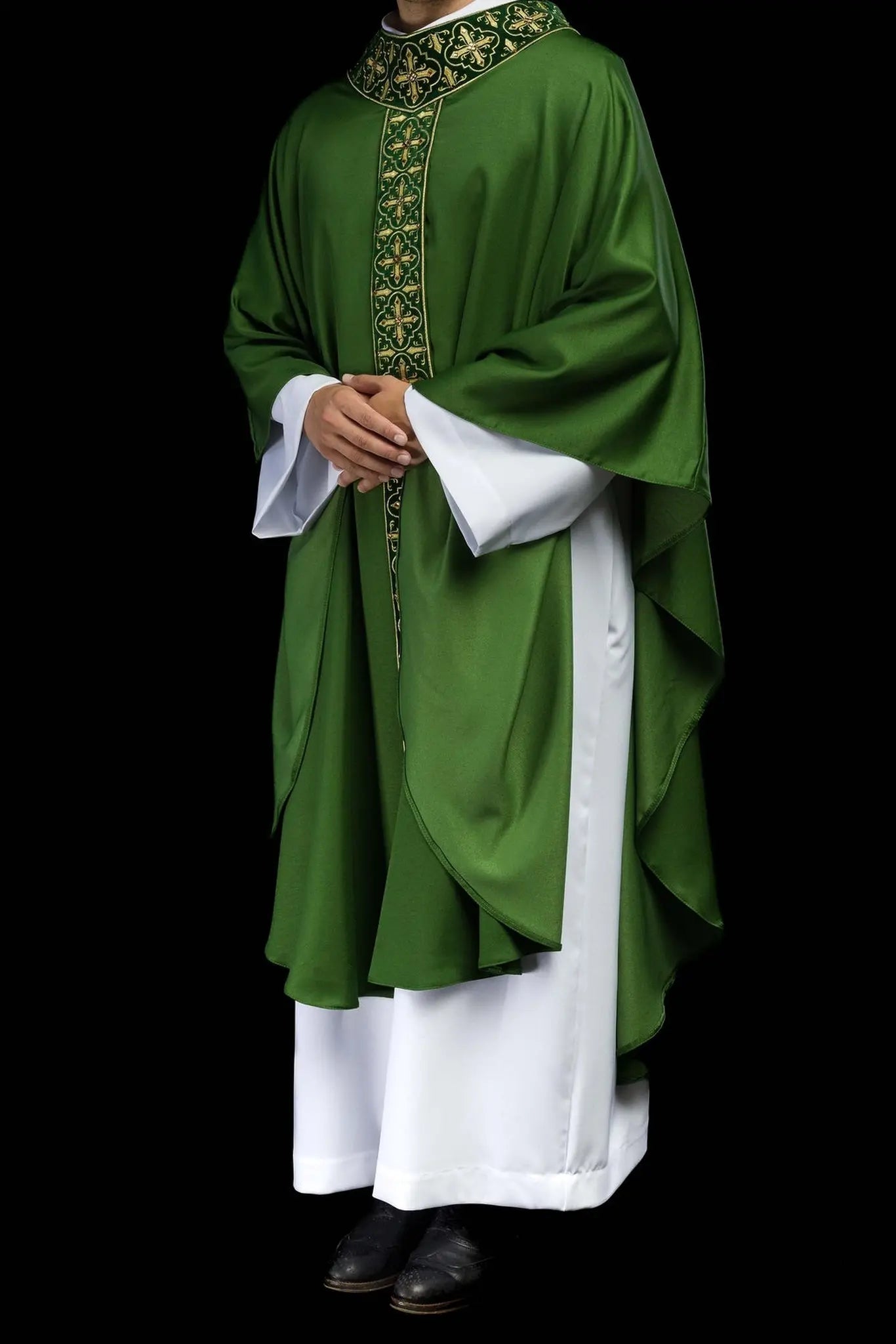 Green chasuble decorated with 500 stones with narrow band