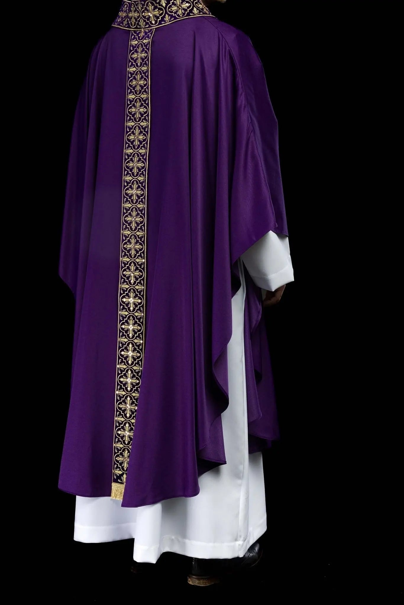 Purple chasuble decorated with 500 stones with narrow band