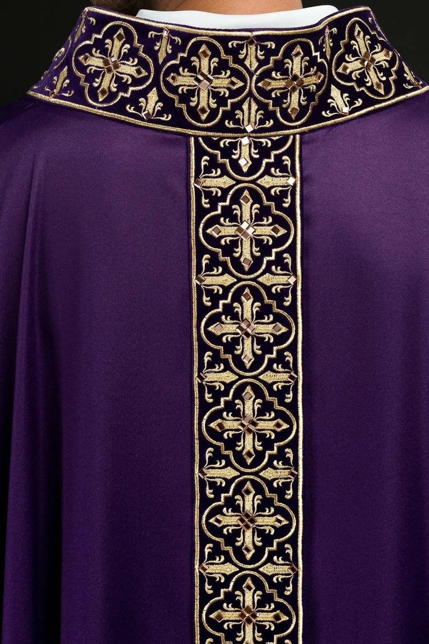Purple chasuble decorated with 500 stones with narrow band