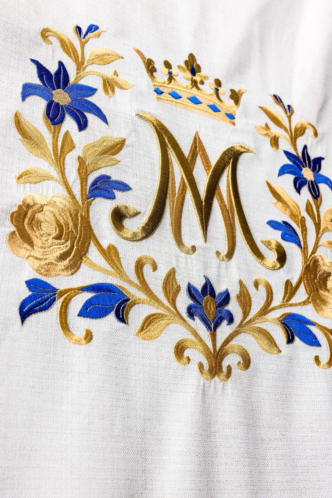 Funda para Atril Mariana con Monograma Coronado Bordado