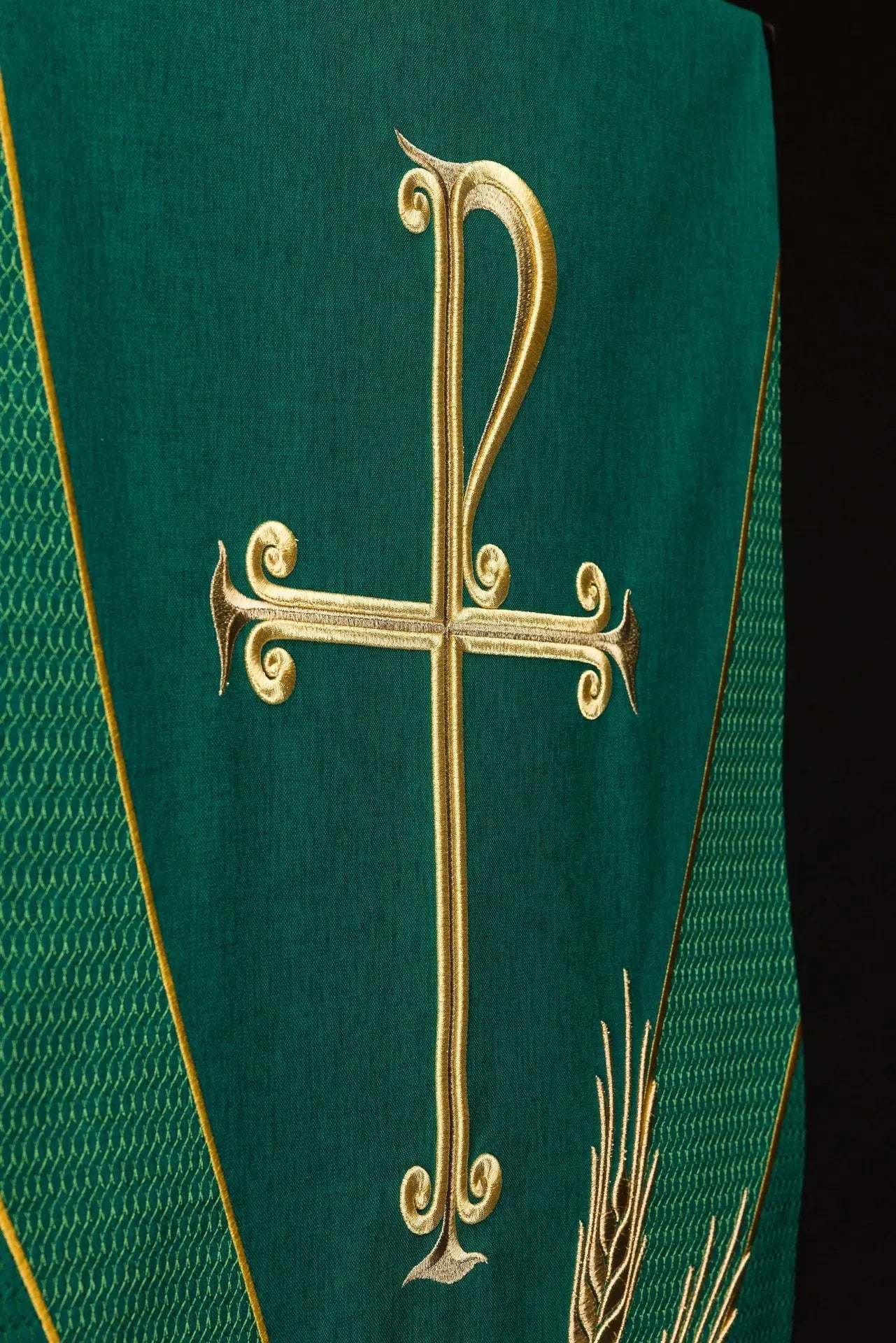 Funda verde para atril con símbolo PAX y bordado de trigo
