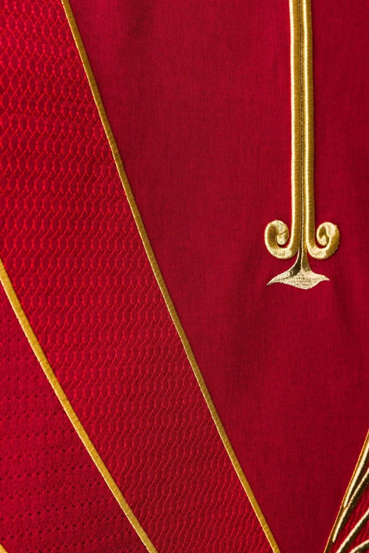 Funda roja para atril con símbolo PAX y bordado de trigo