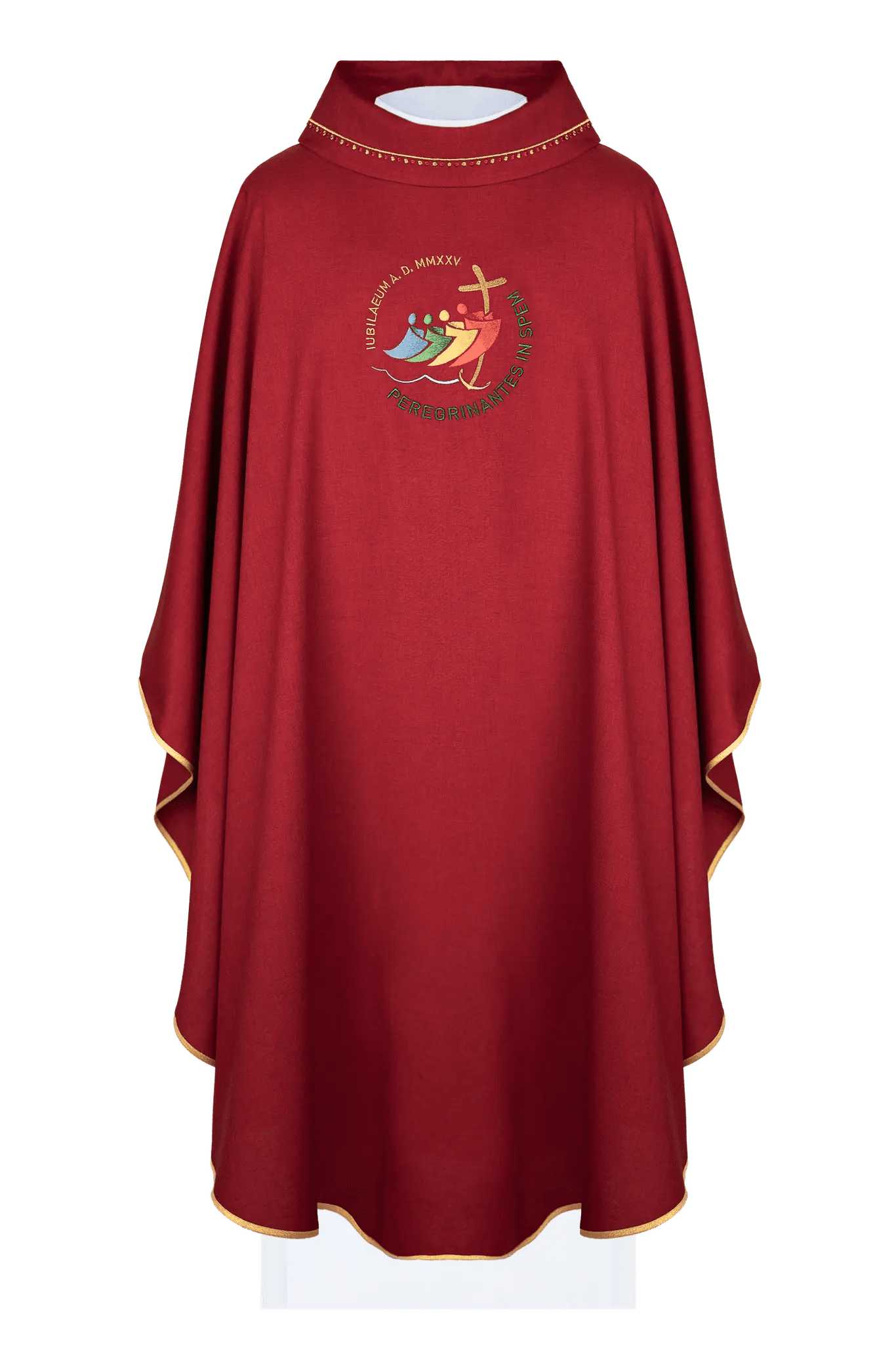 Casulla con bordado JUBILEE ROME 2025 y ribete de cuello rojo (en idioma polaco)
