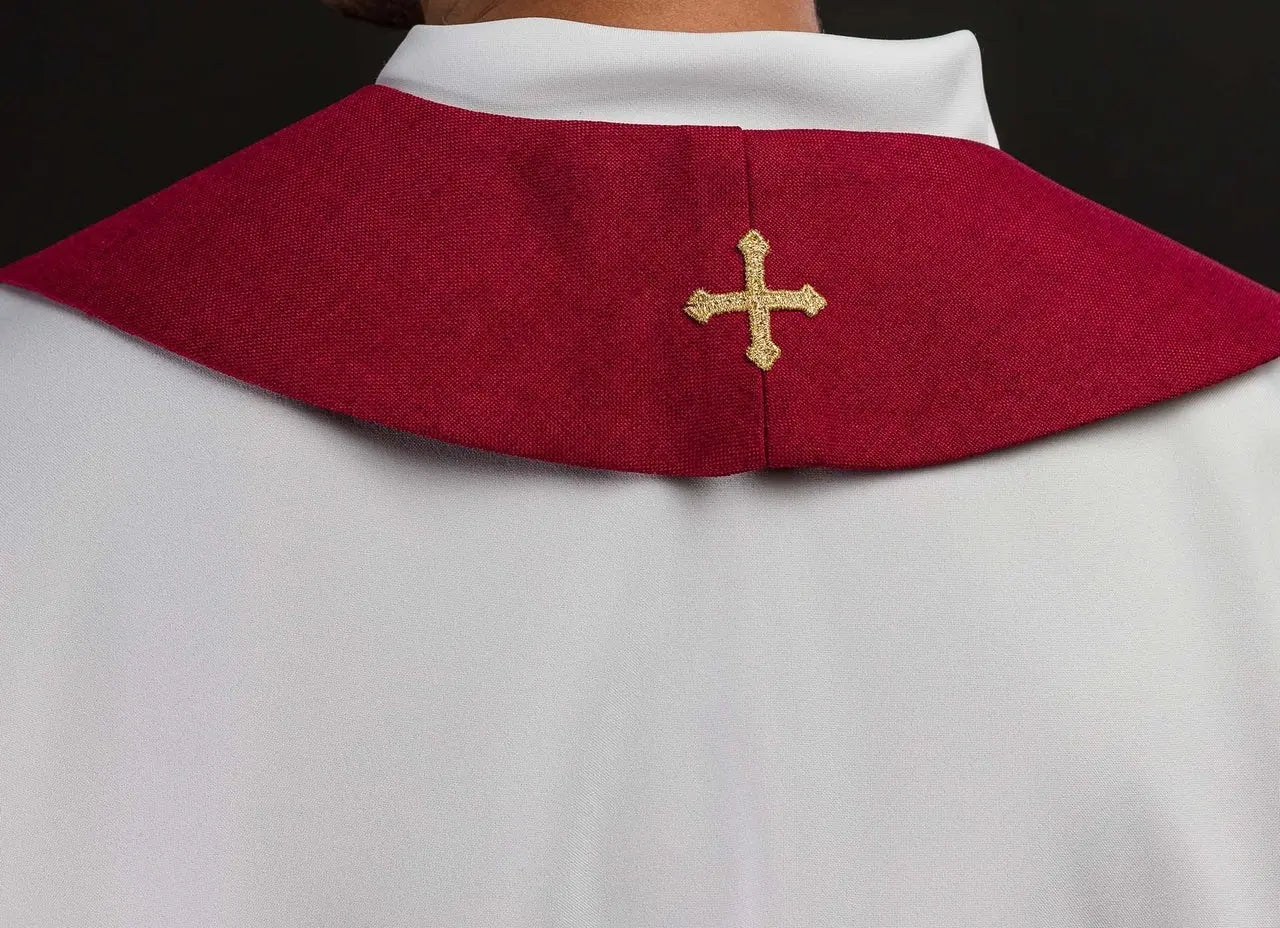 Estola bordada de terciopelo rojo con motivo IHS
