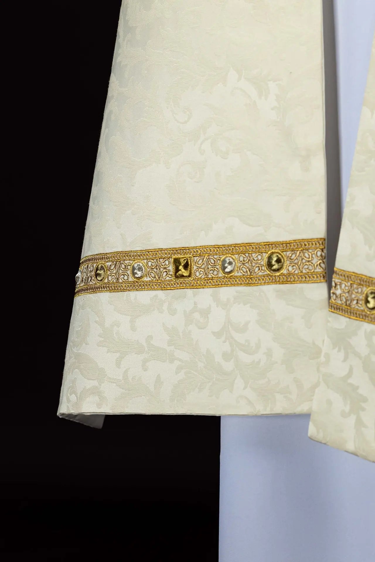 Ecru Humeral Veil with Paschal Lamb Embroidery