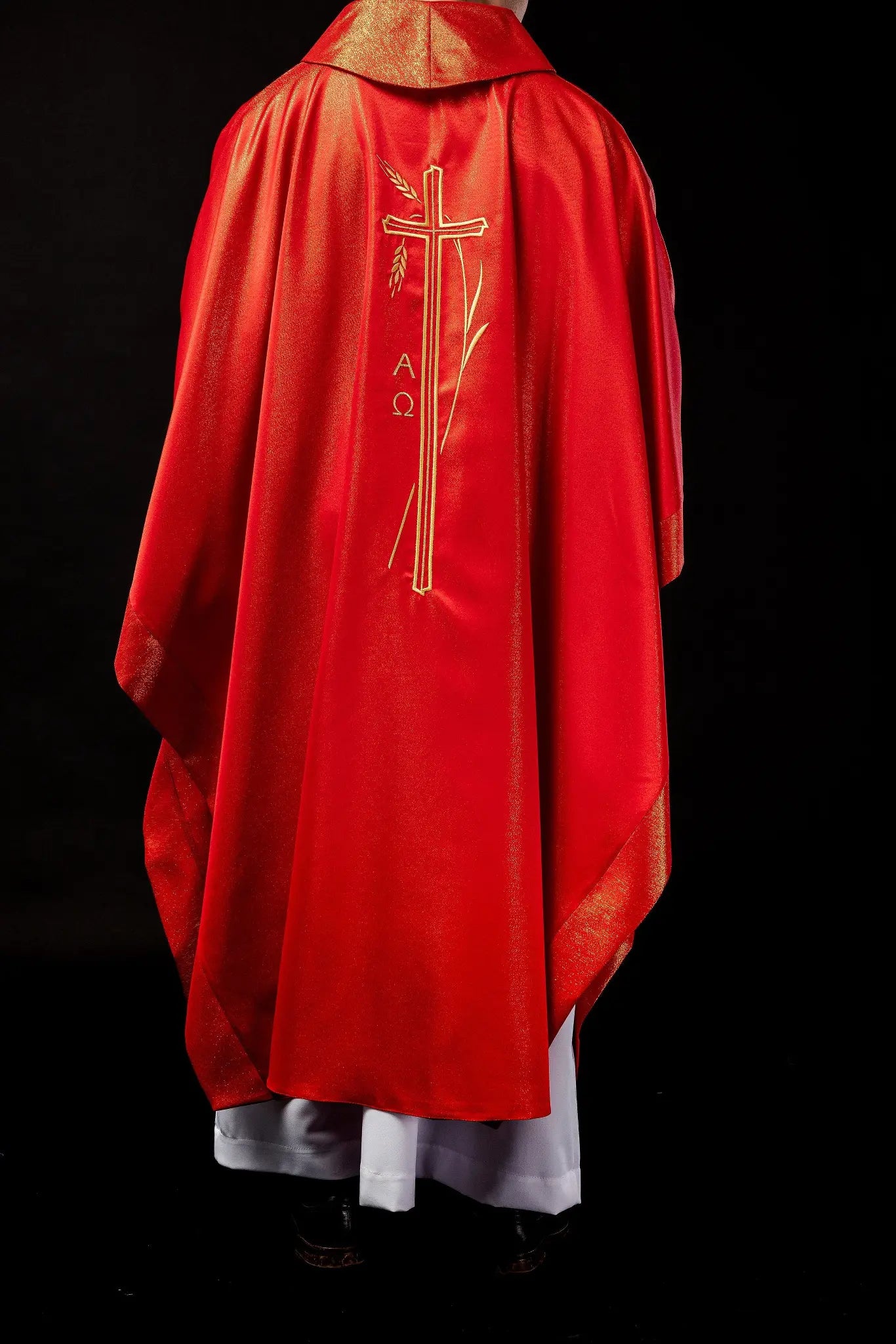 Casulla con cruz y motivo de espigas en rojo