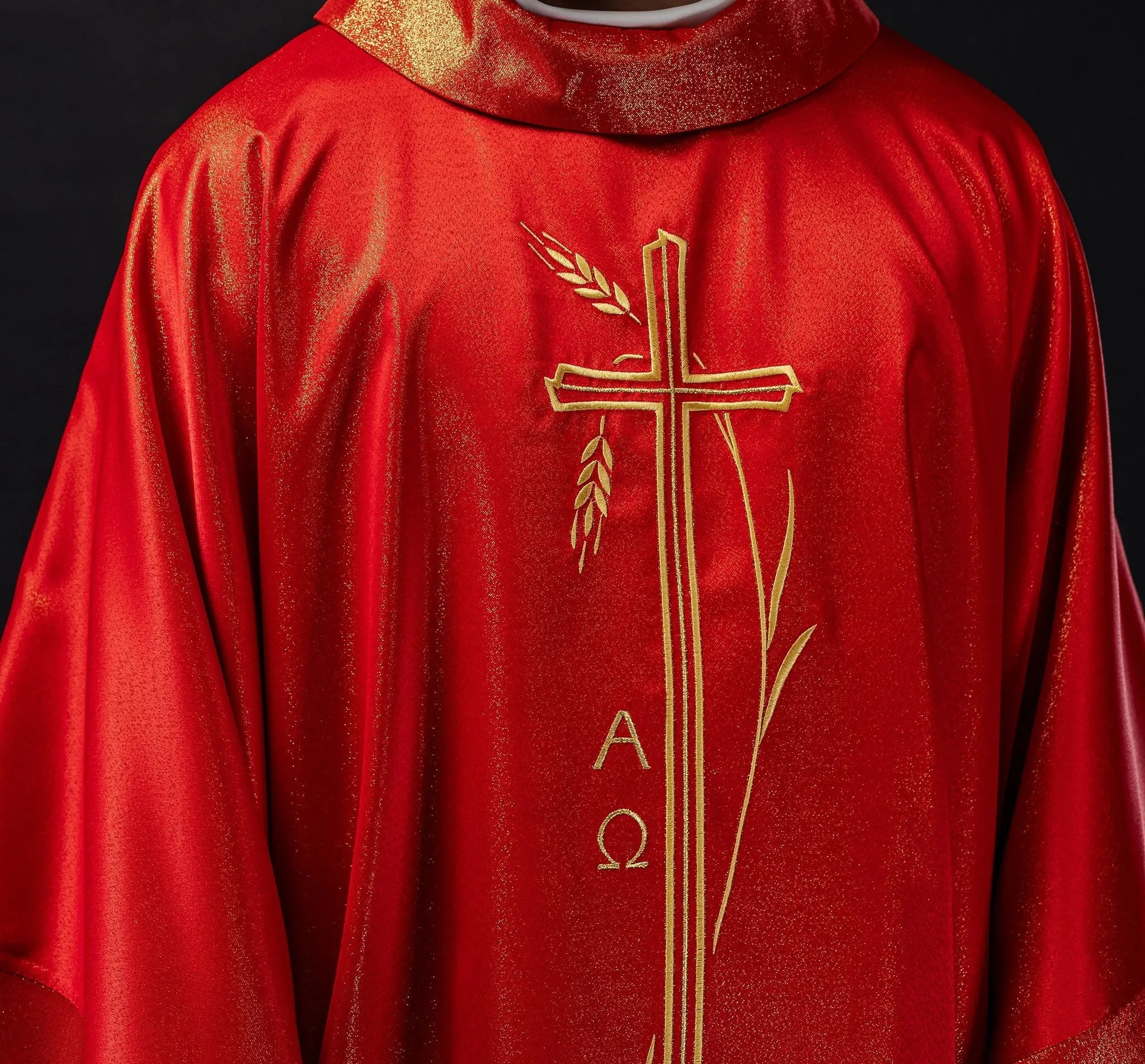 Casulla con cruz y motivo de espigas en rojo