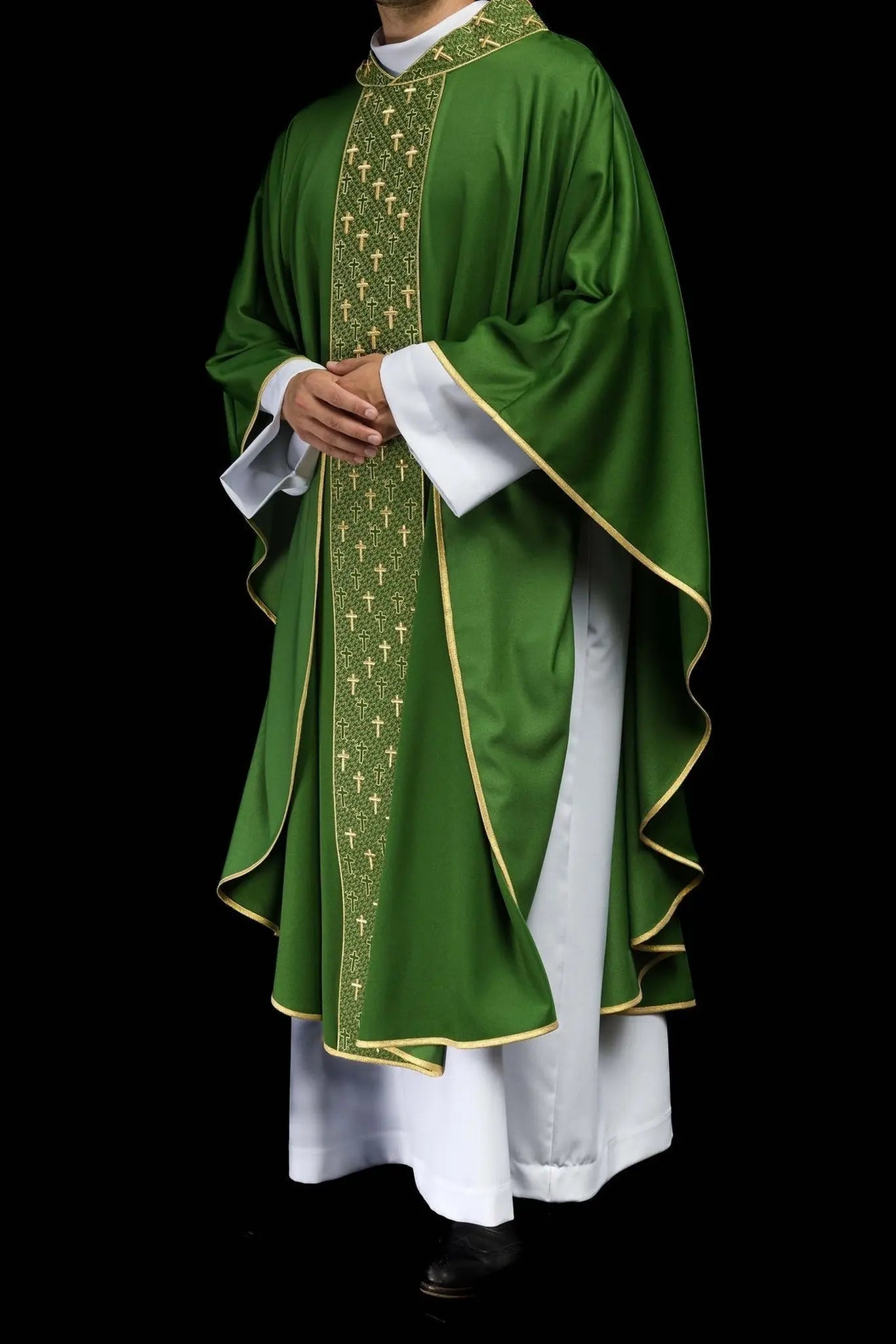 Chasuble with richly embroidered belt in crosses in green