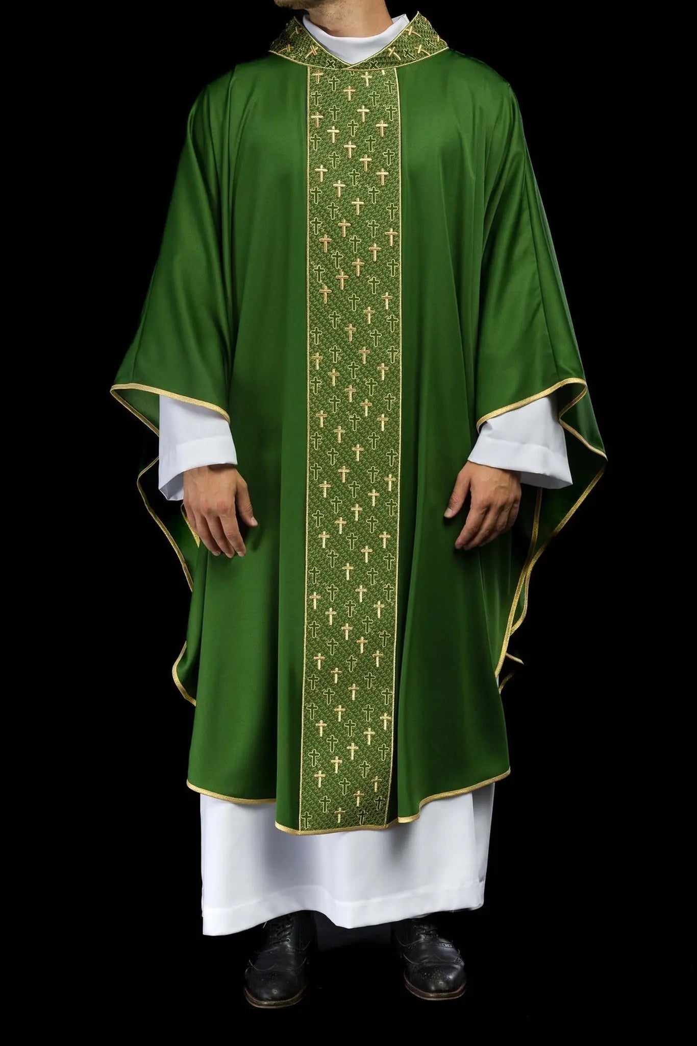 Chasuble with richly embroidered belt in crosses in green