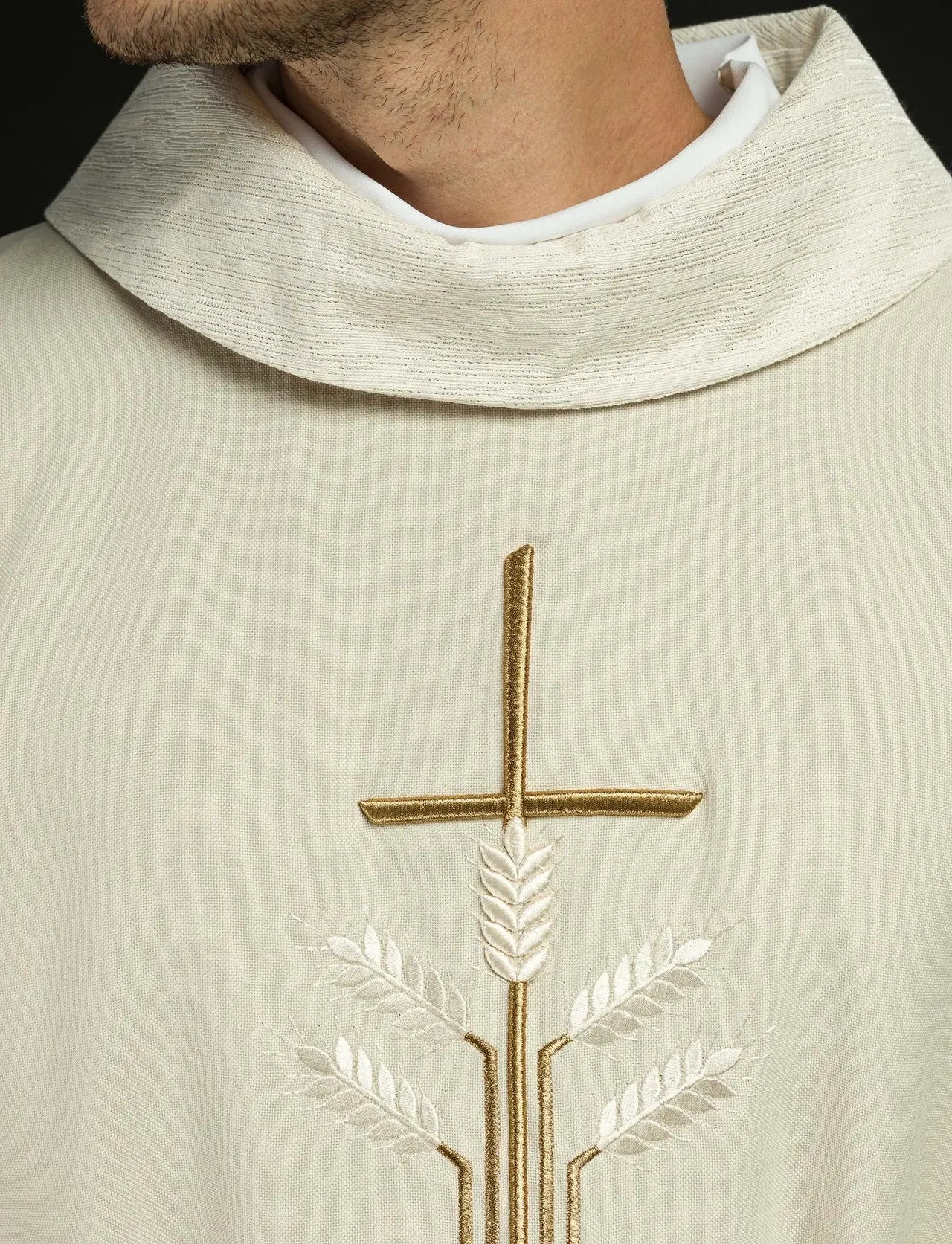 Chasuble with motif of cross, ears and fish