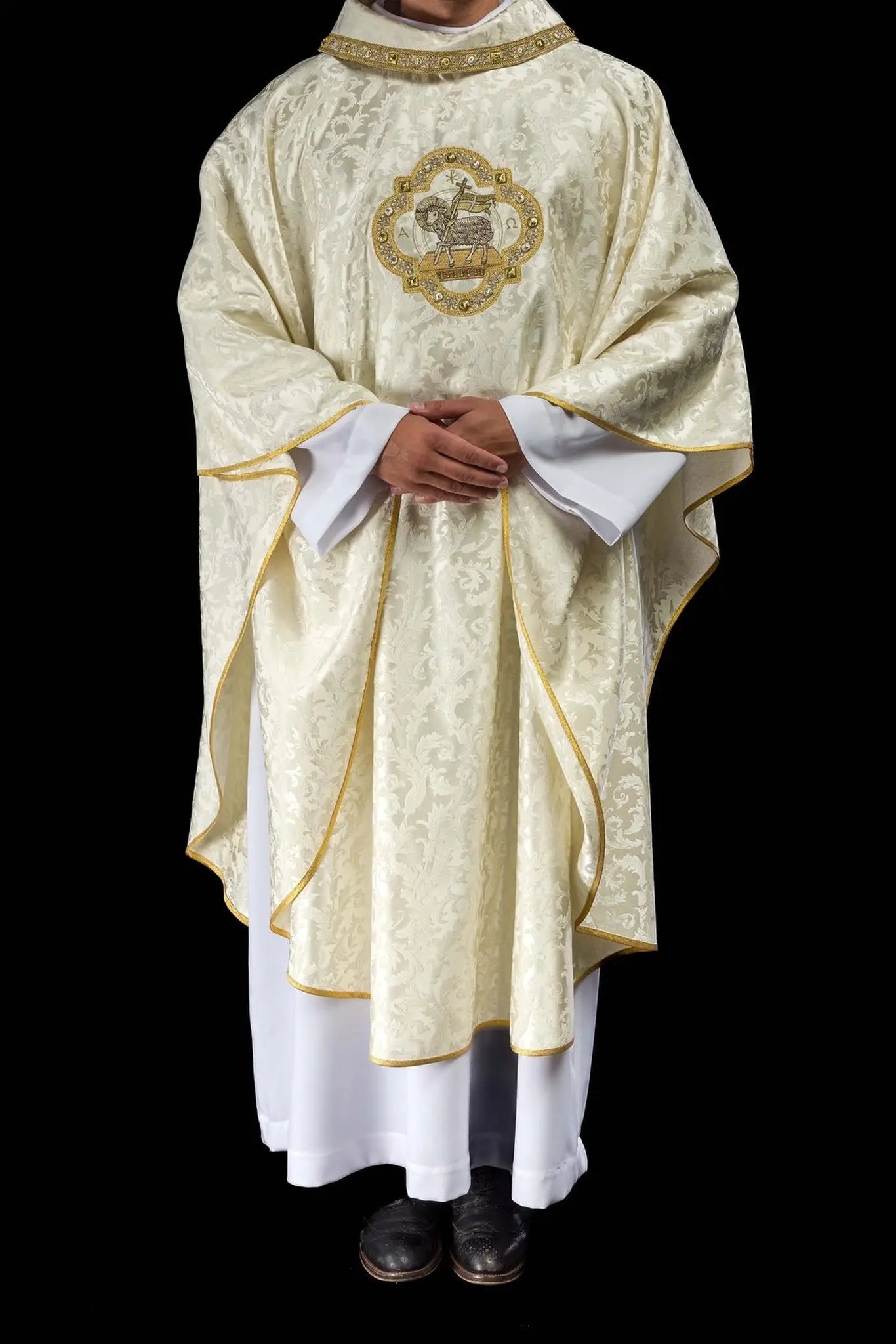 Casulla con cordero de Pascua cosido en tela decorativa