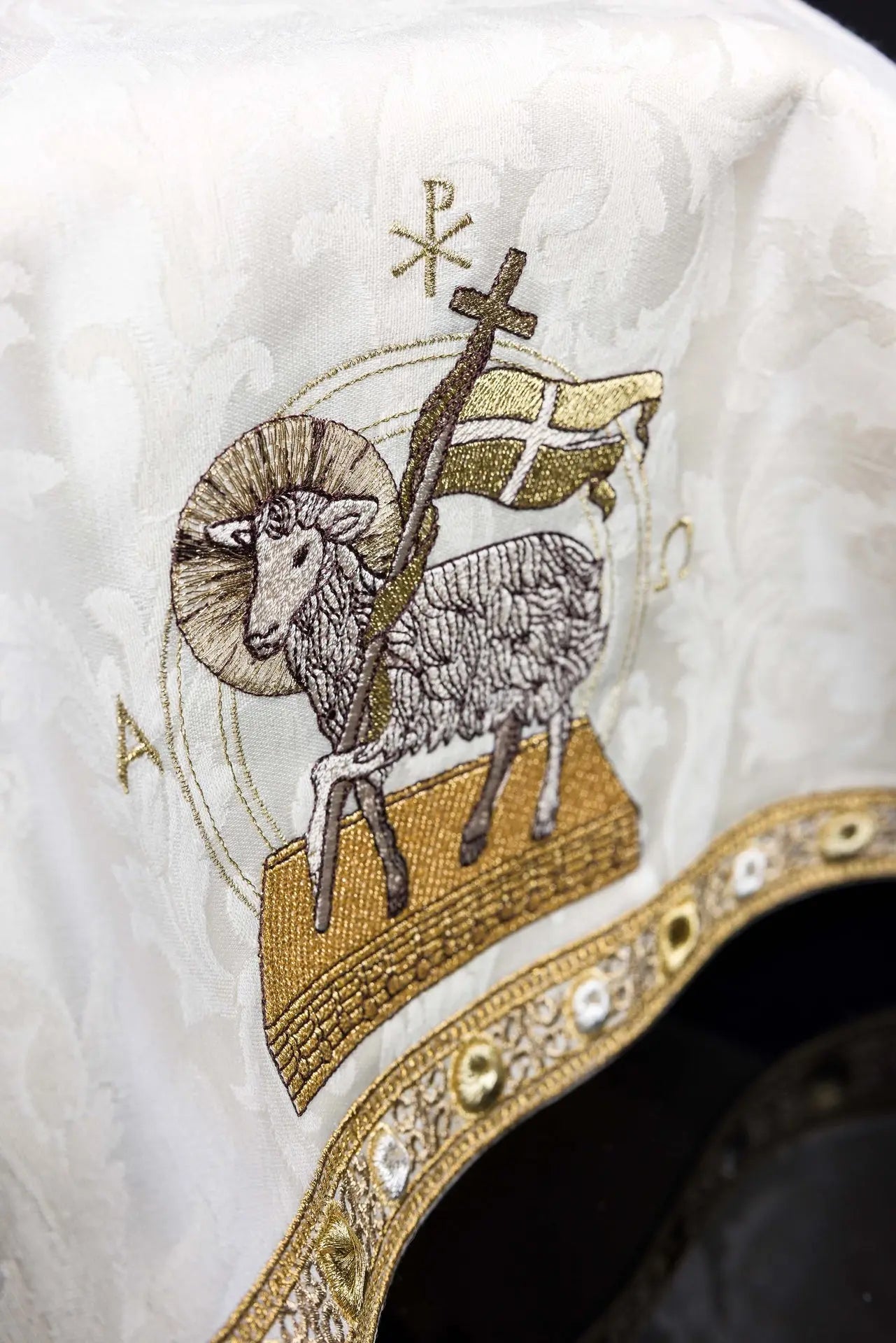 Velo de Cáliz con Bordado del Cordero Pascual – Jacquard Ecru