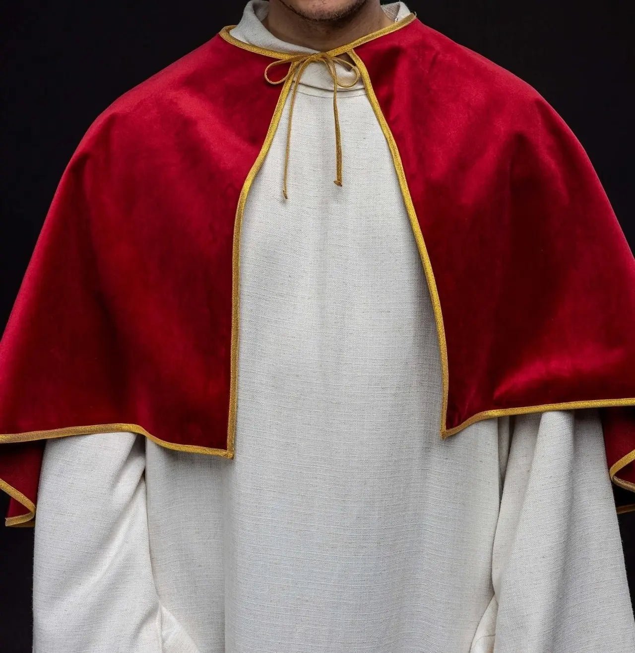 Capa de terciopelo roja para monaguillo con cierre de lazo