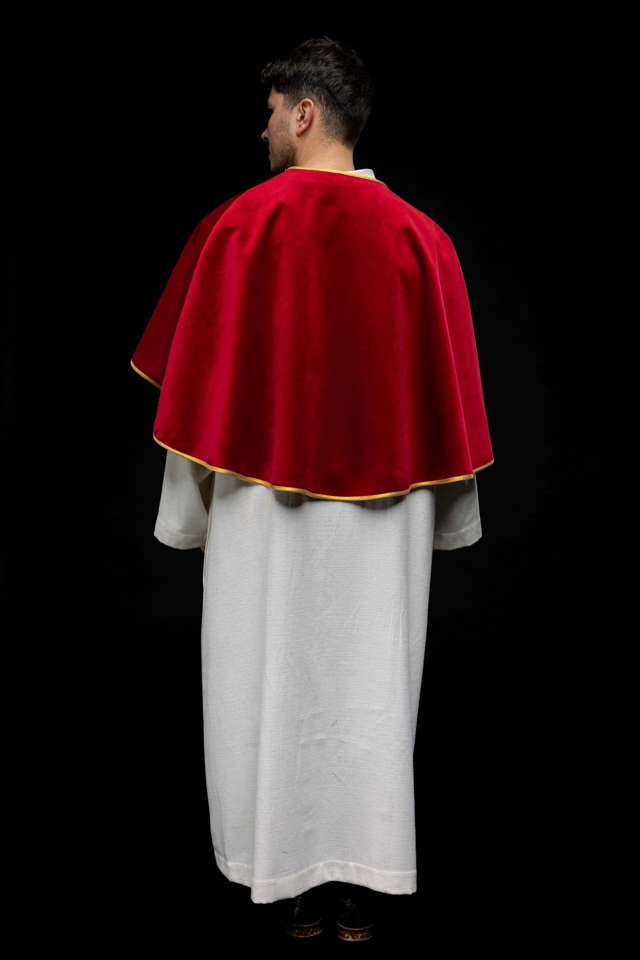 Aksamitna pelerynka ministrancka z wiązaniem czerwona