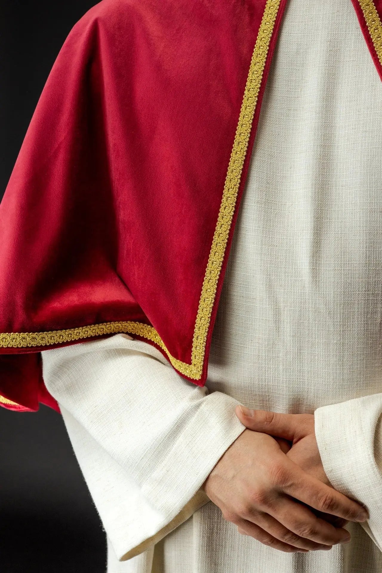 Capa de terciopelo roja para monaguillo con cierre
