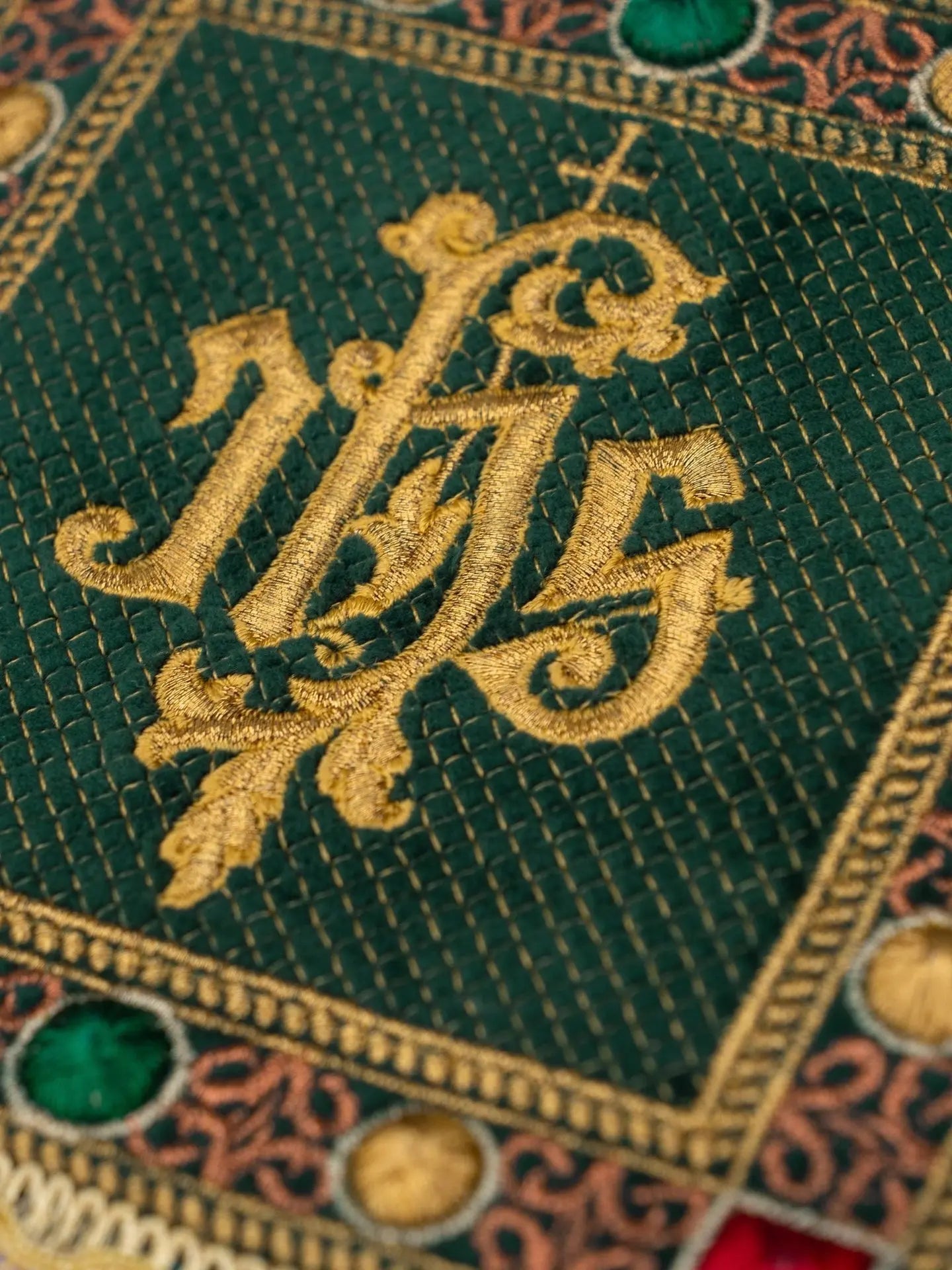 Velvet cup set in green with embroidered IHS symbol