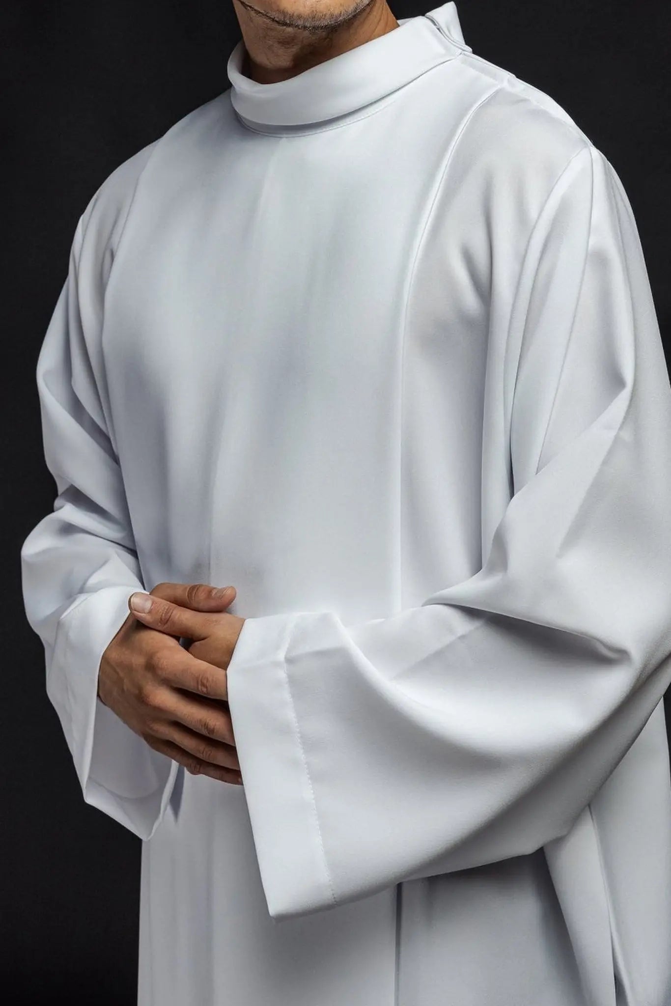 Túnica de cuello alto lisa para sacerdote Blanca
