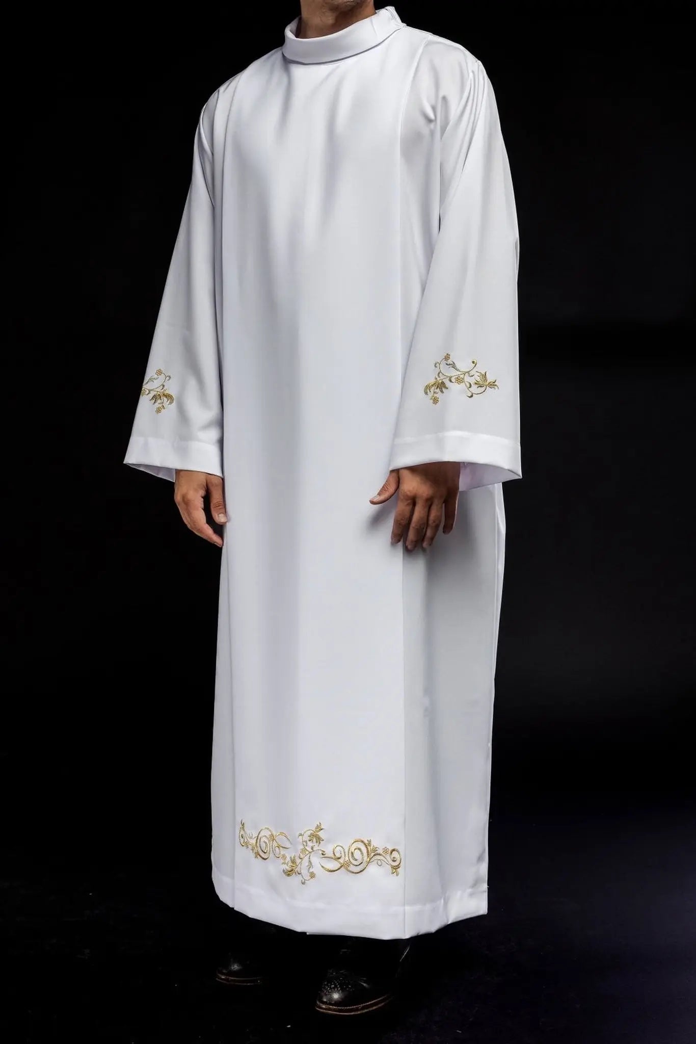 Túnica de sacerdote de cuello alto lisa Bordado decorativo blanco