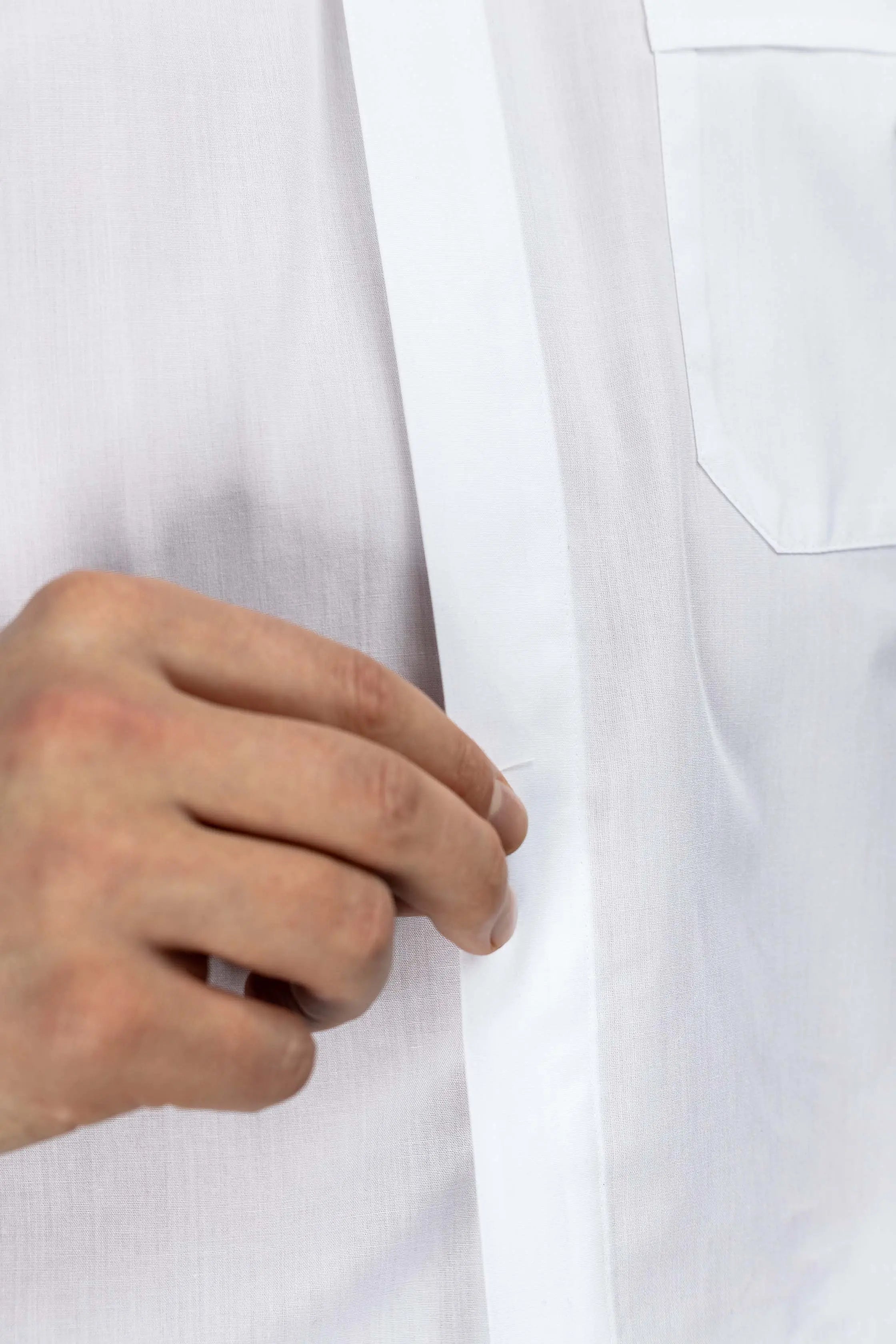 Camisa romana para clero blanca de manga larga con solapa de cuello
