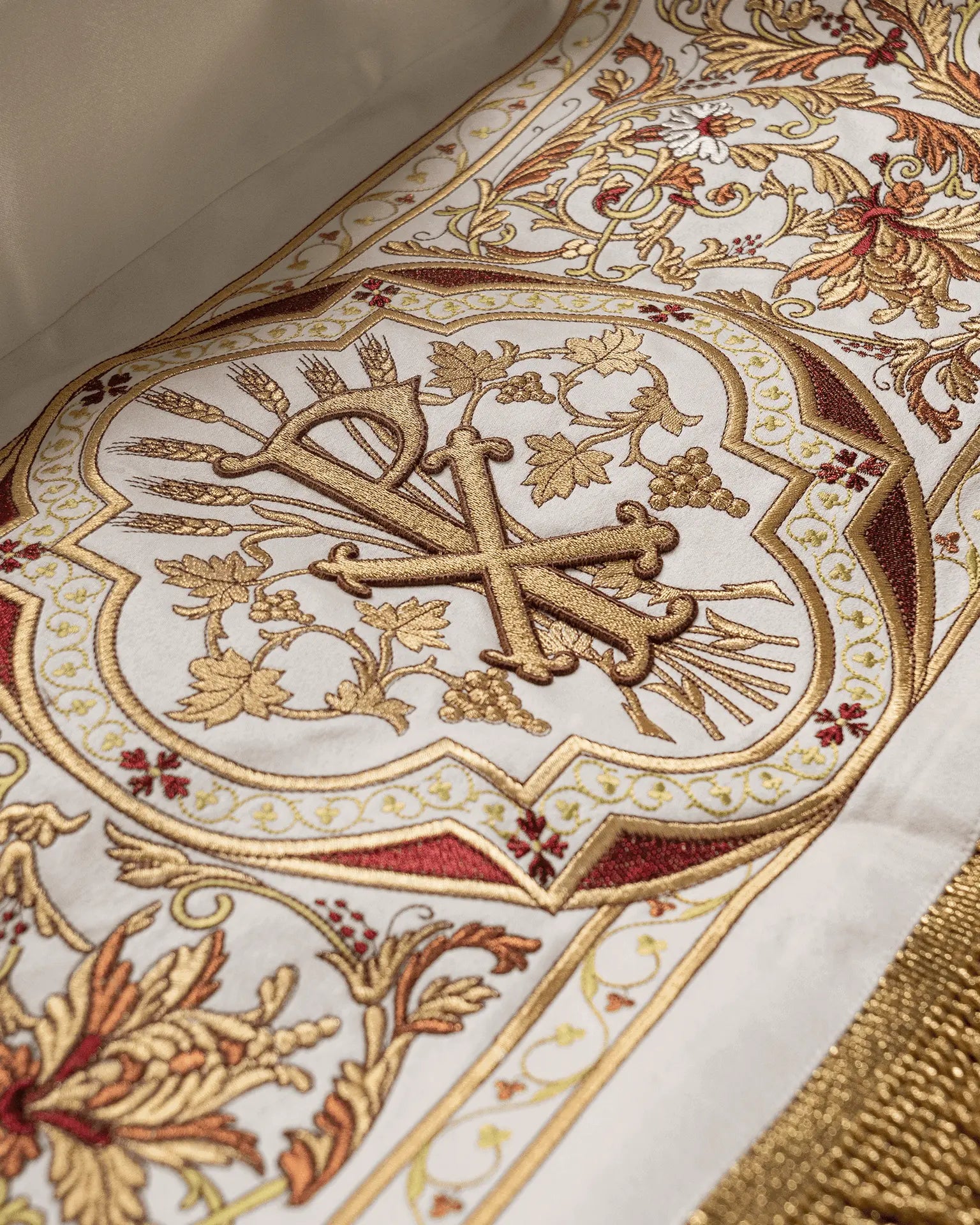 Embroidered baldachin 140 cm x 160 cm