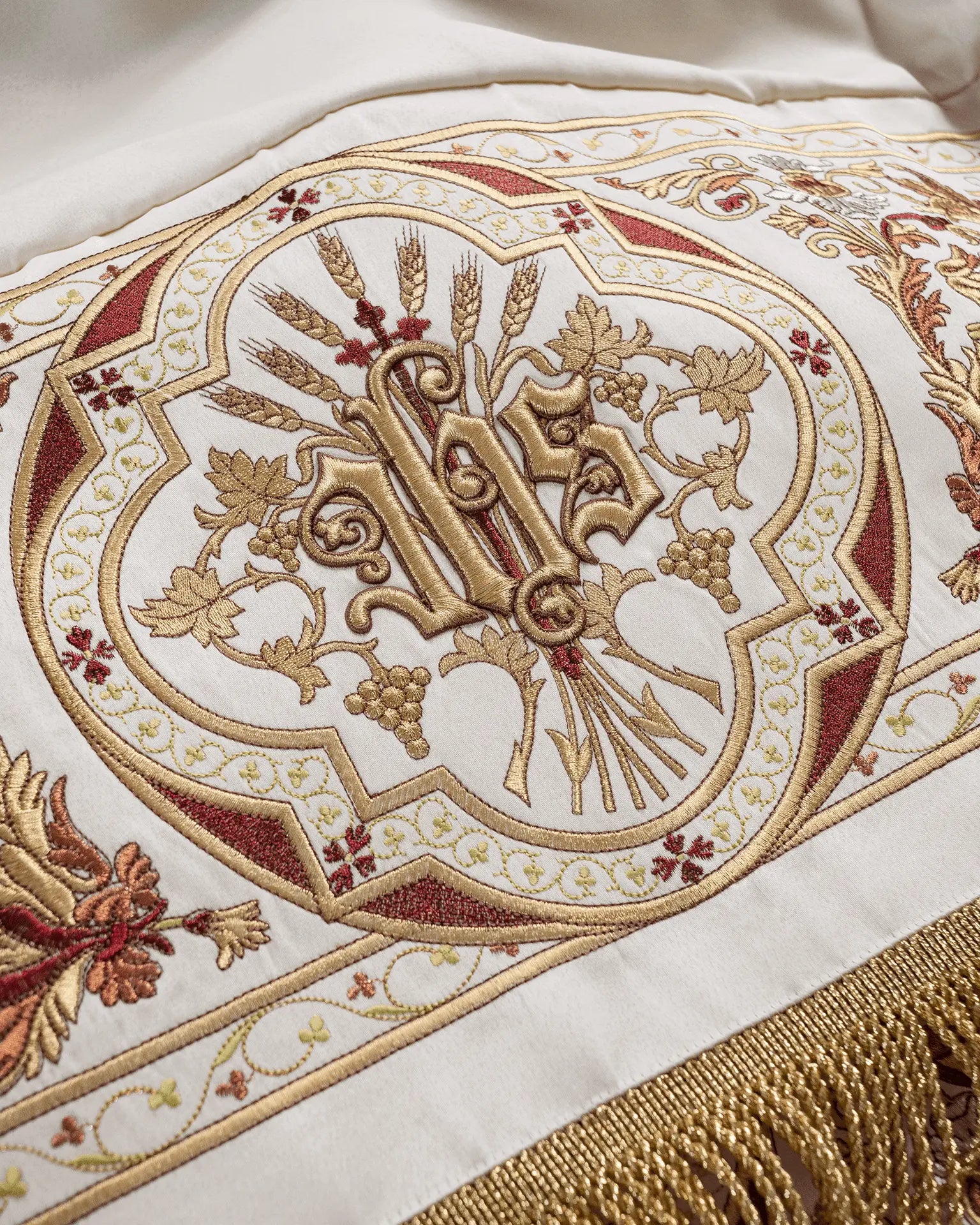 Embroidered baldachin 140 cm x 160 cm