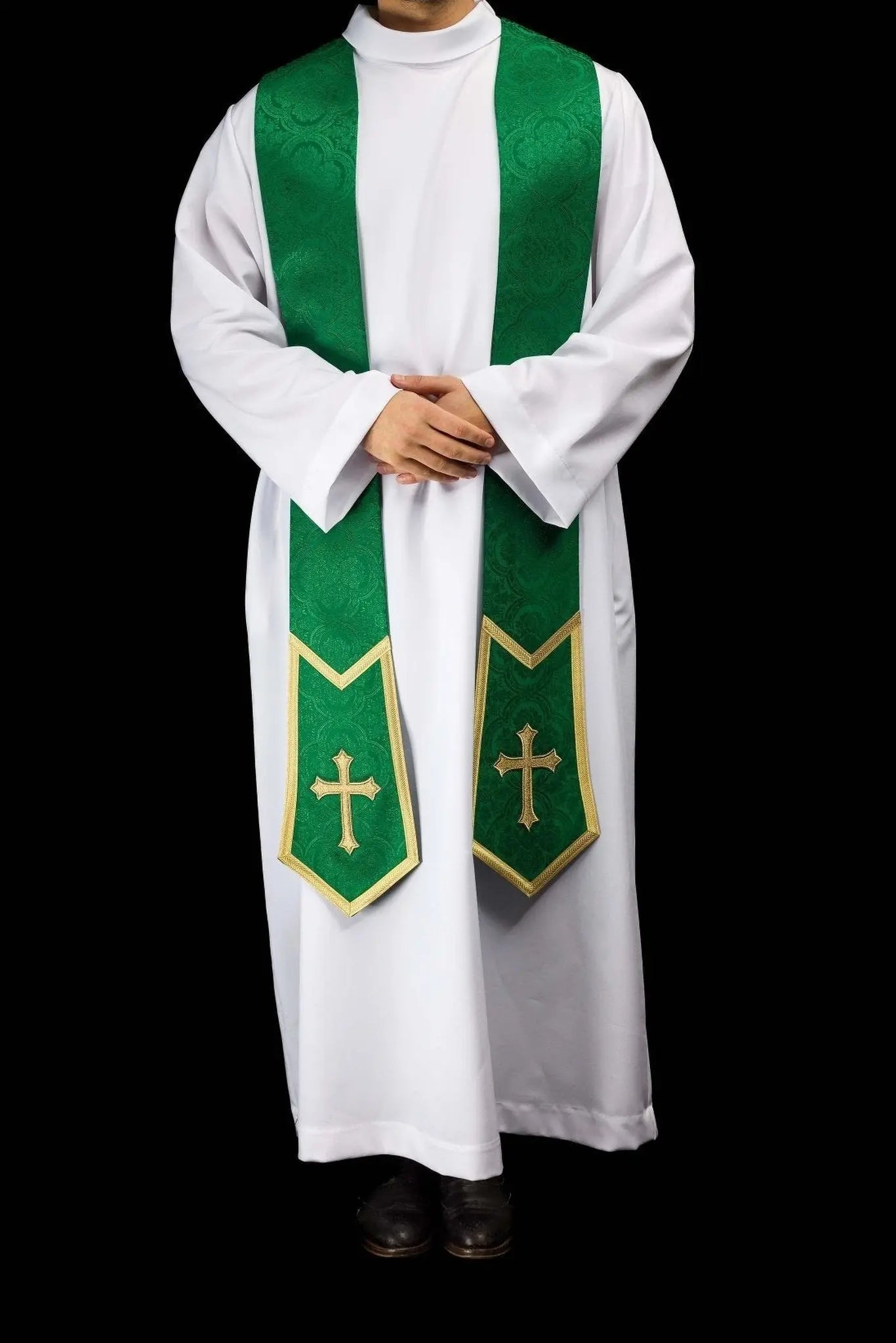 Estola verde de jacquard con Cruz bordada