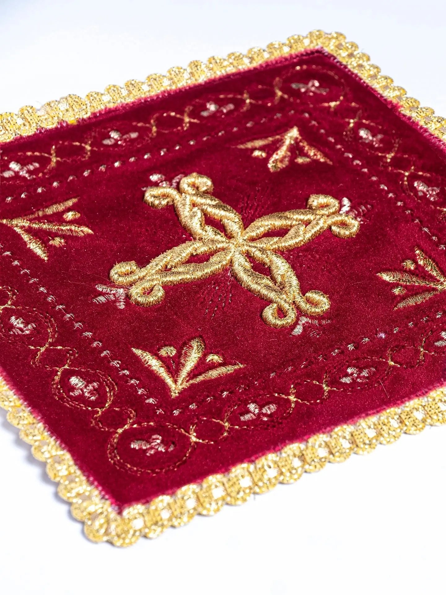 Lino de cáliz bordado terciopelo rojo