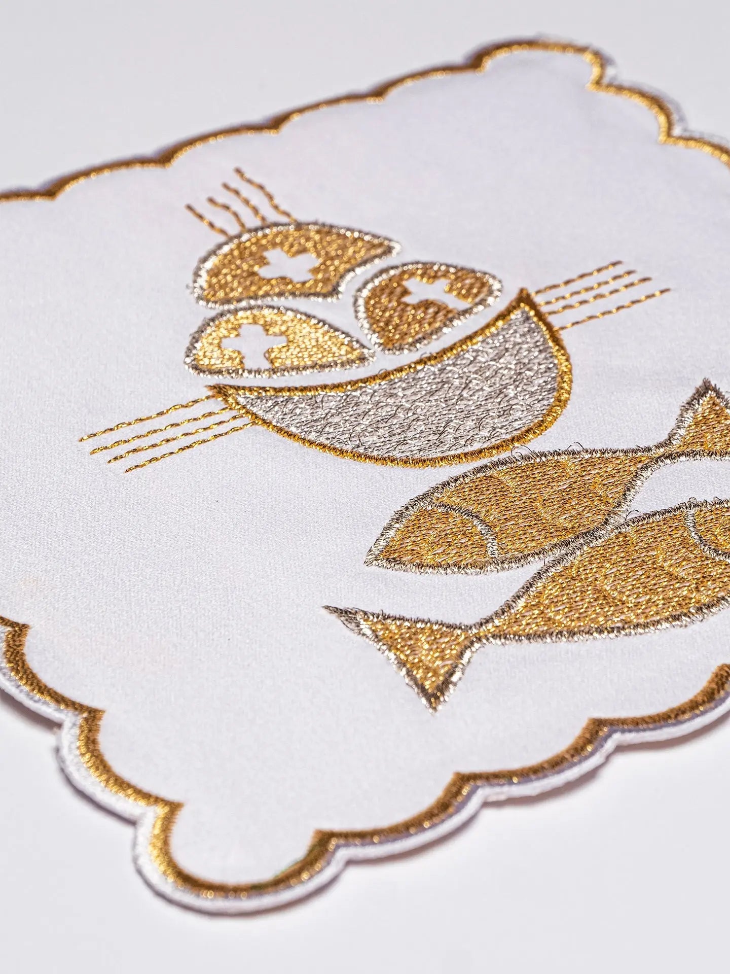 Embroidered cup linen Fish