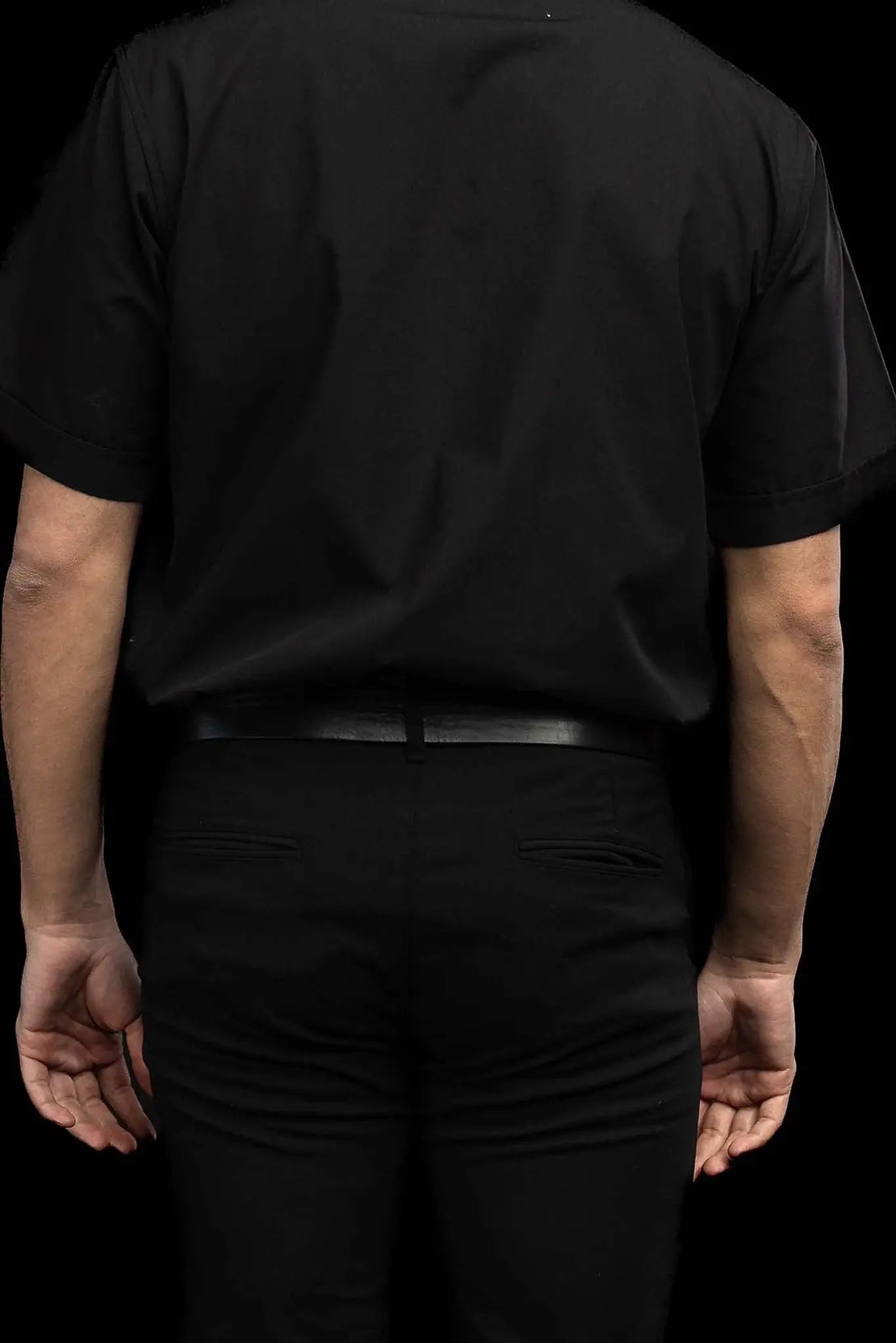Camisa romana para clérigos negra de manga corta con solapa de cuello