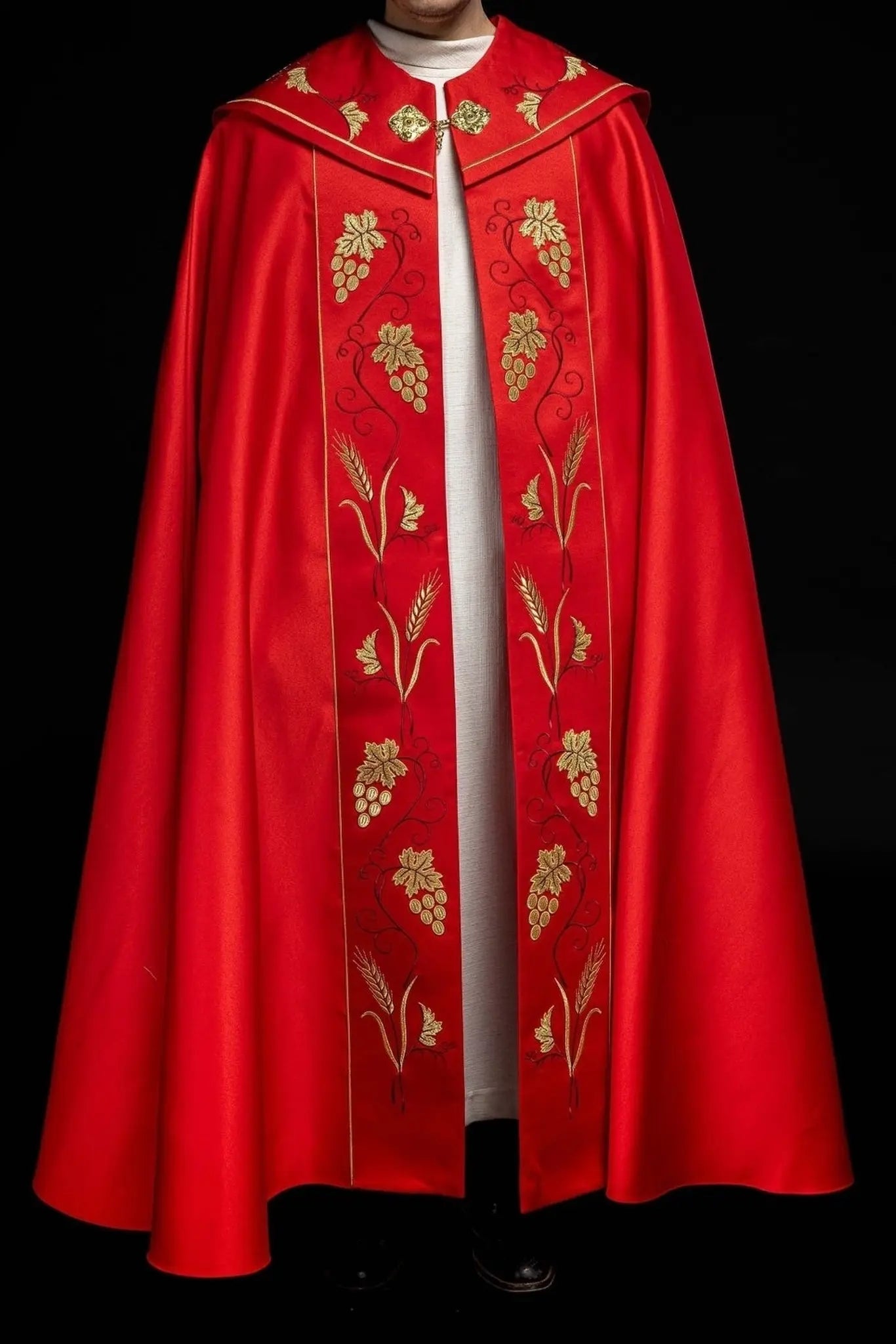 Capilla litúrgica roja con bordado dorado IHS y de uvas