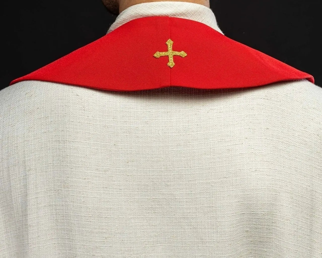 Estola sacerdotal roja bordada con motivo de cruz de pan de pescado