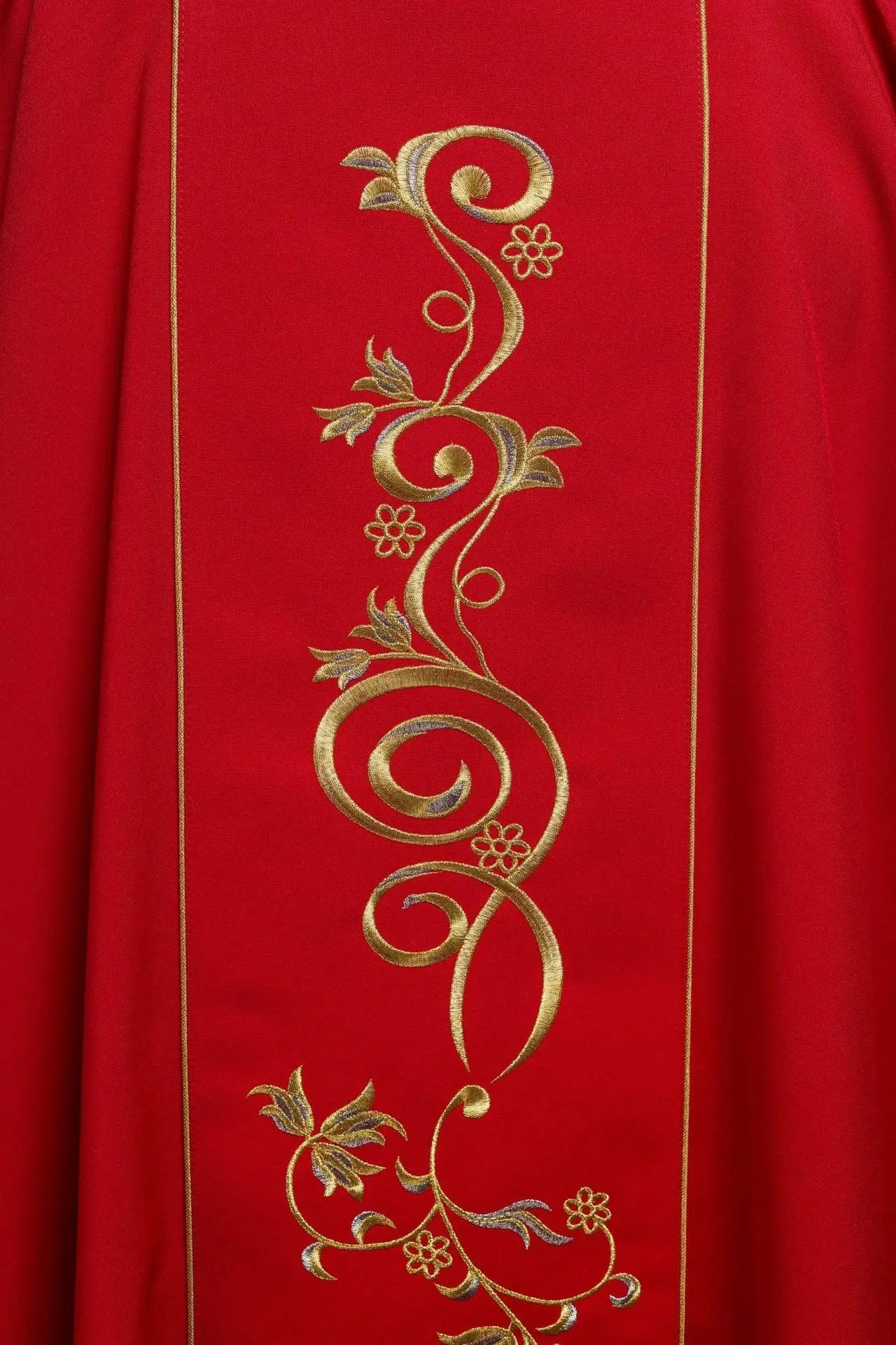 Dalmatica roja con banda bordada IHS