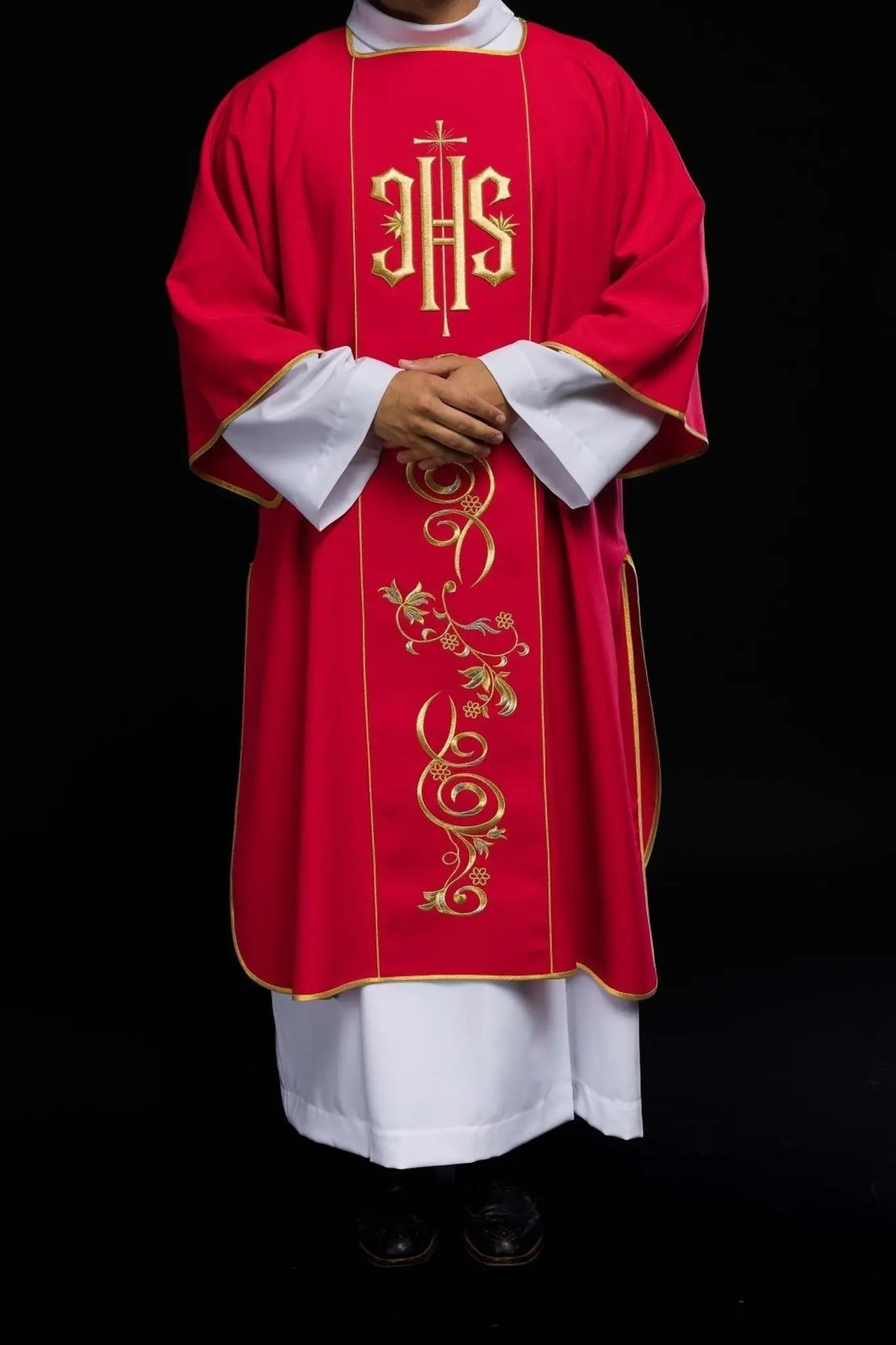 Dalmatica roja con banda bordada IHS