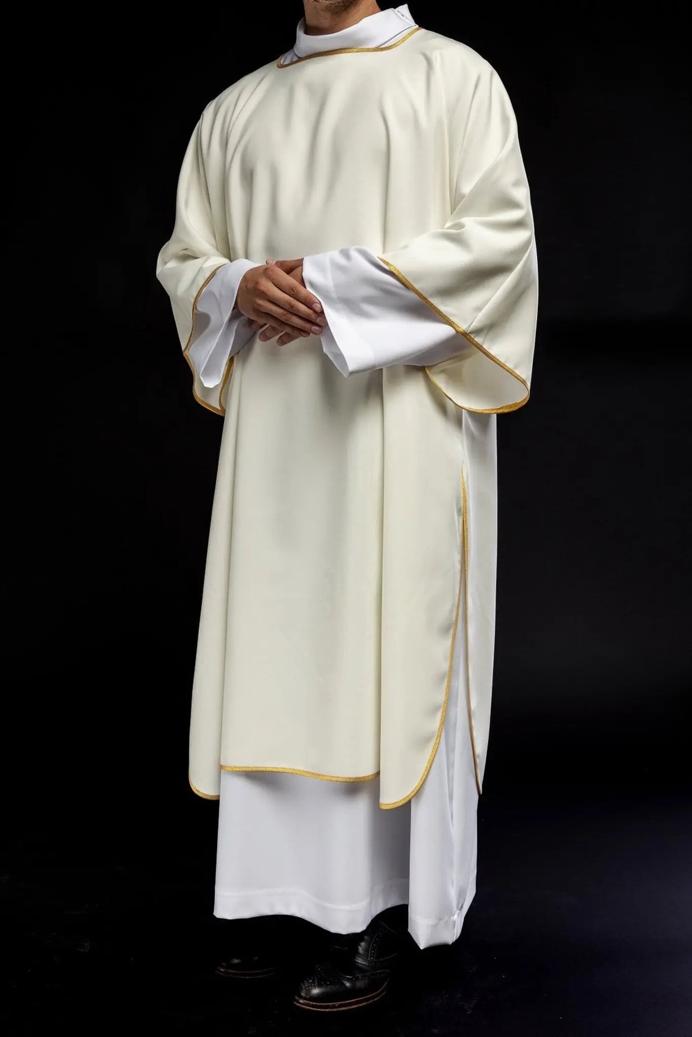 Embroidered plain dalmatics with gold trim ecru