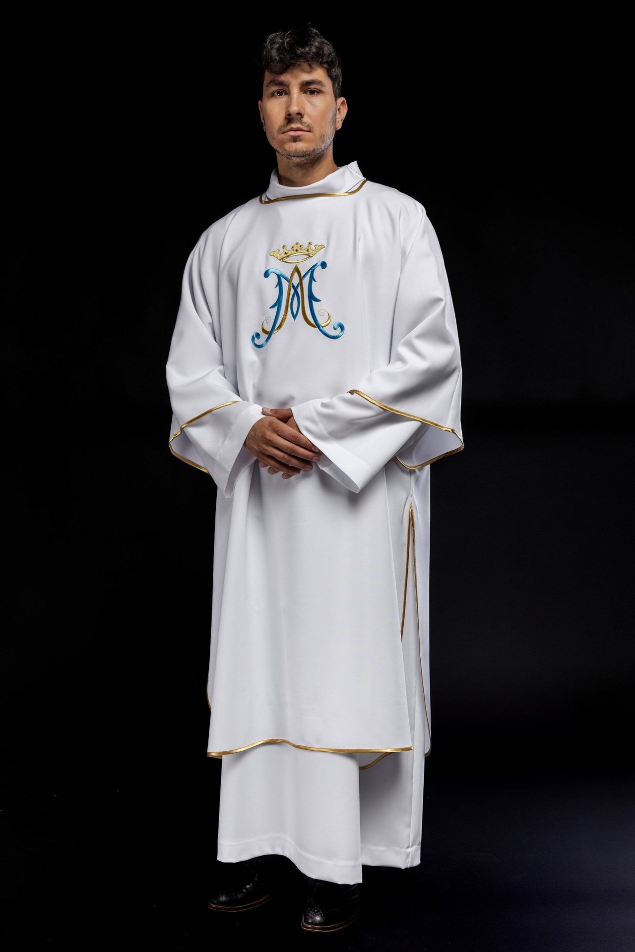 Dalmatyka z haftem Maryjnym biała