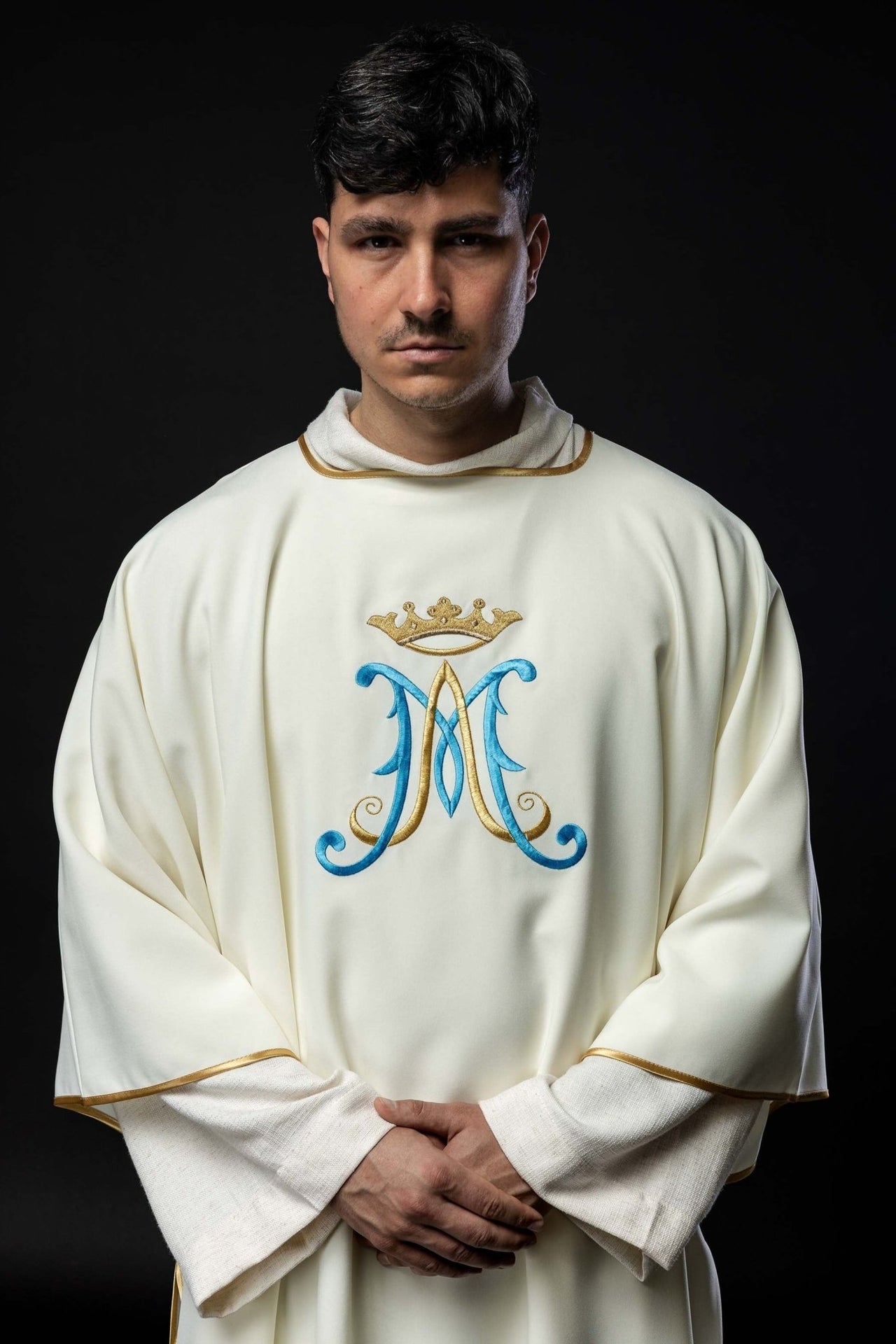 Dalmatyka z haftem Maryjnym ecru